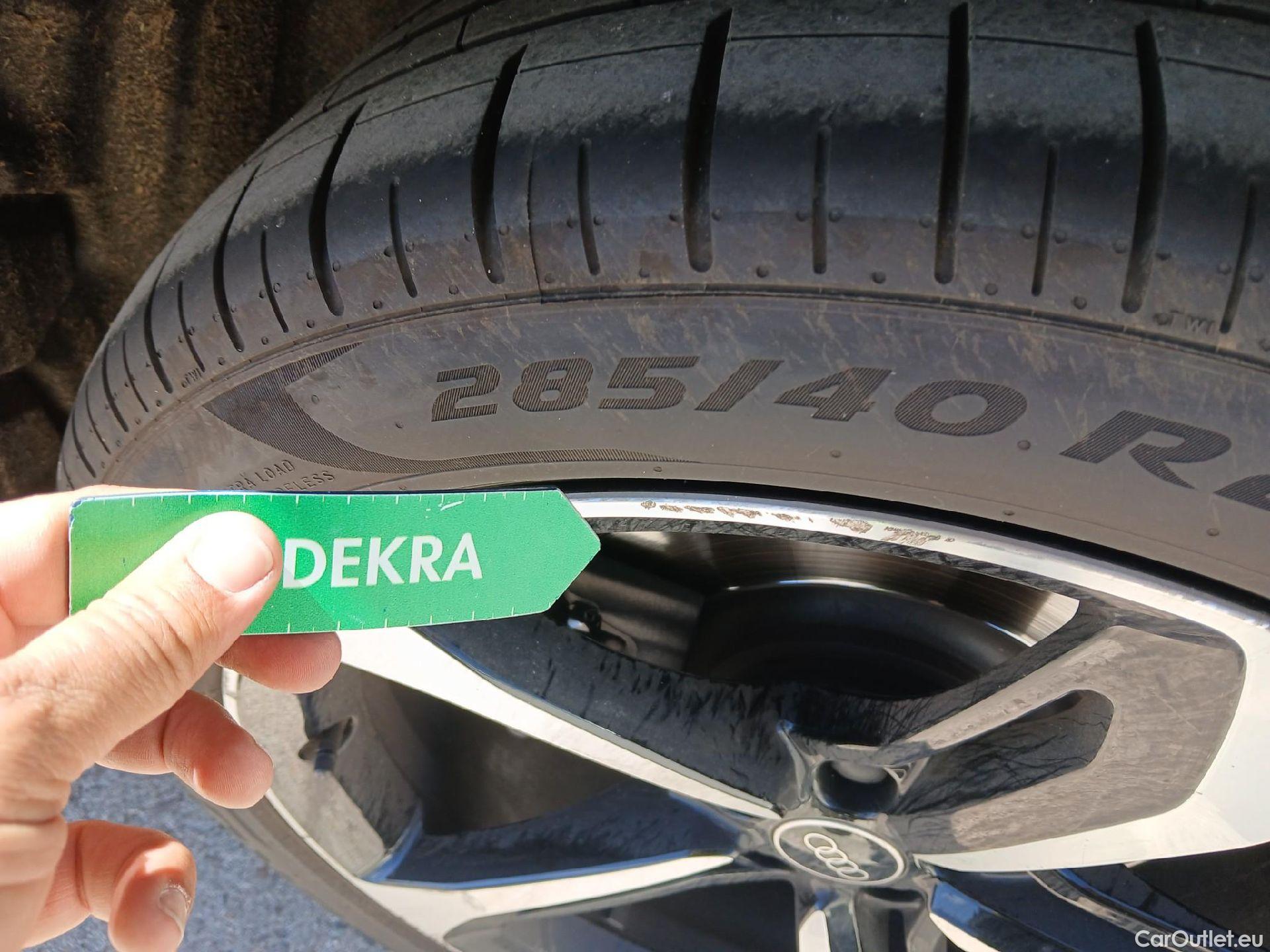  Audi  Q7 AUDI  / 2019 / 5P / todoterreno Black line 55 TFSIe 280kW(381CV) qua tip #32