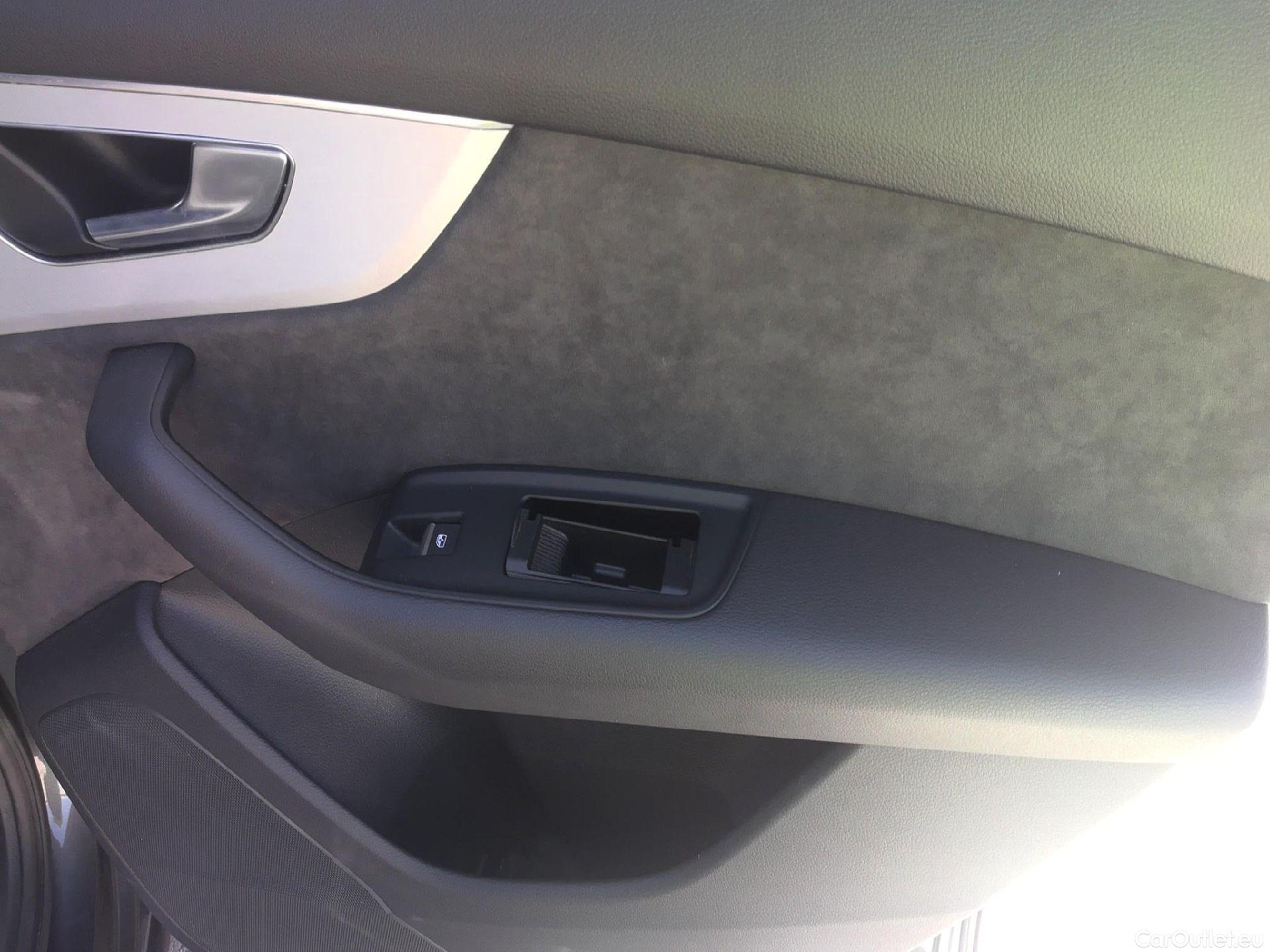  Audi  Q7 AUDI  / 2019 / 5P / todoterreno Black line 55 TFSIe 280kW(381CV) qua tip #56