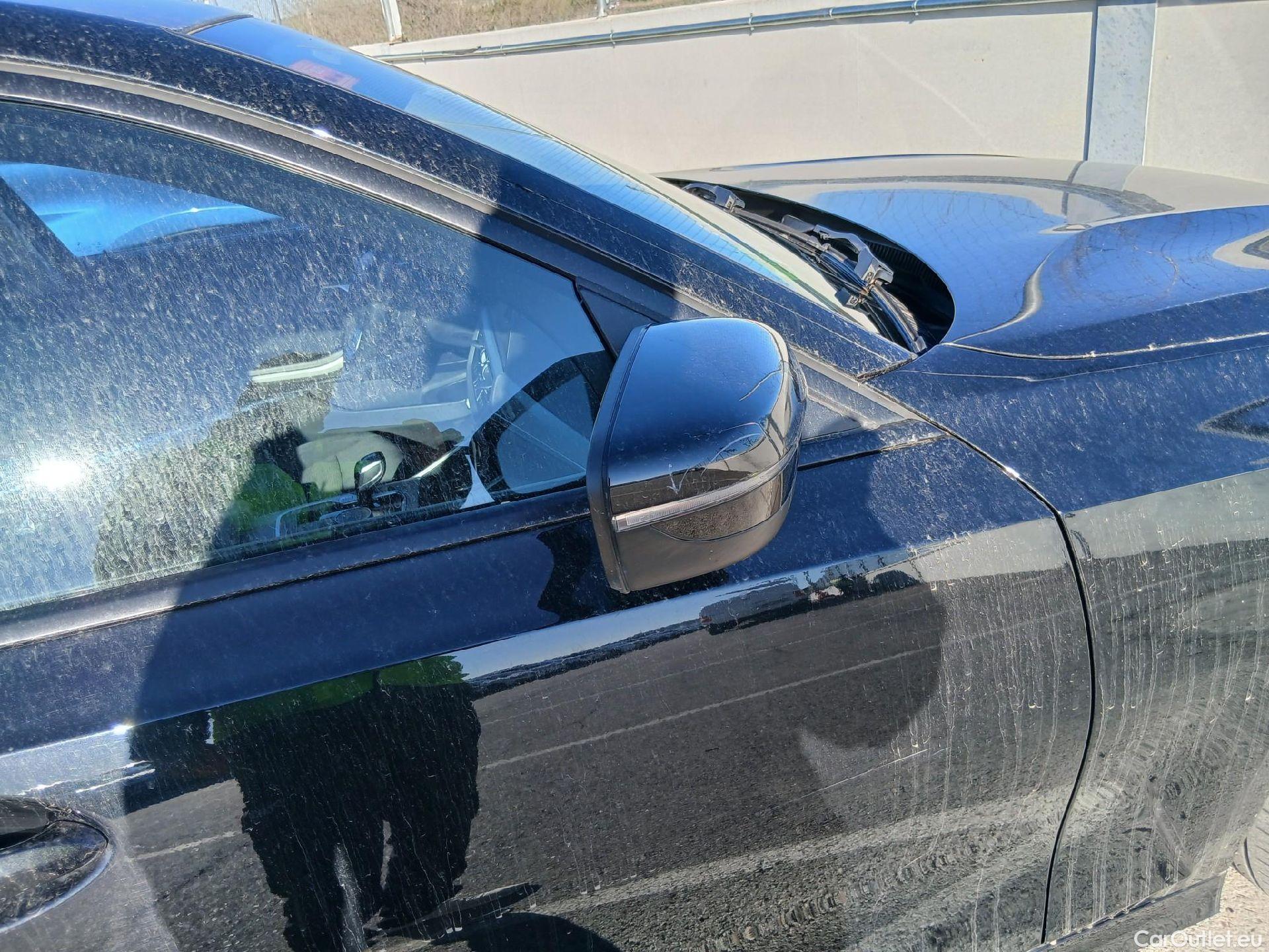  Bmw  Serie 3 BMW  / 2018 / 4P / sedán 318d Auto. #22