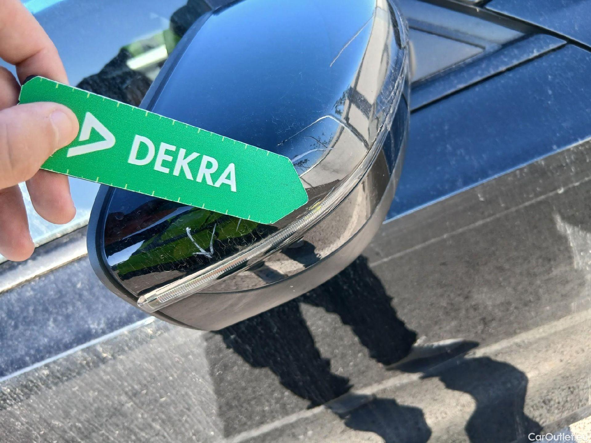  Bmw  Serie 3 BMW  / 2018 / 4P / sedán 318d Auto. #24