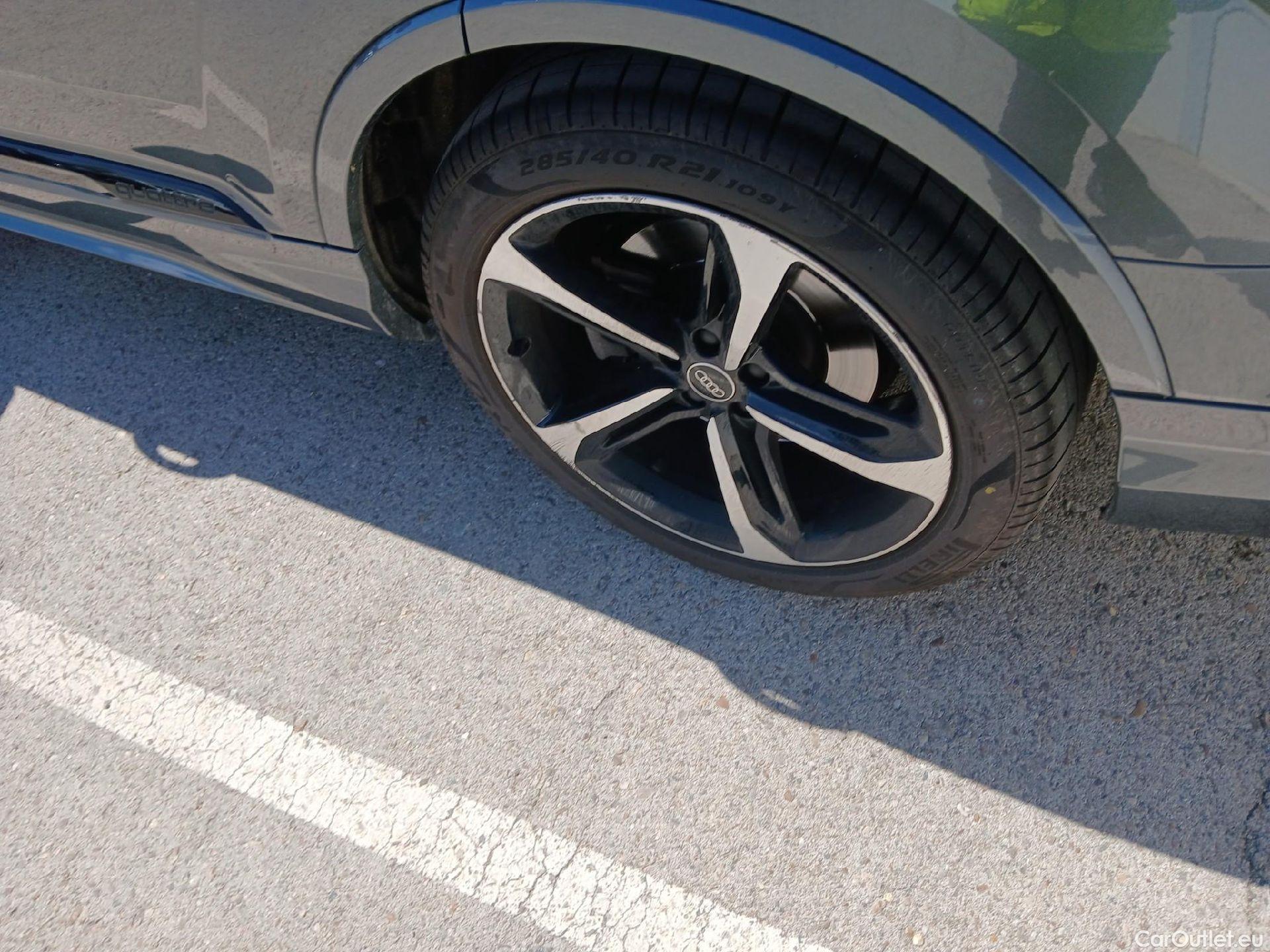  Audi  Q7 AUDI  / 2019 / 5P / todoterreno Black line 55 TFSIe 280kW(381CV) qua tip #31