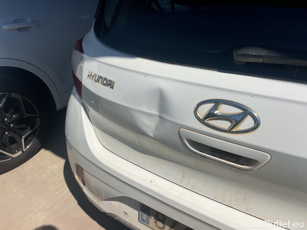  Hyundai  i10 HYUNDAI  / 2020 / 5P / berlina con portón 1.0 Essence #3