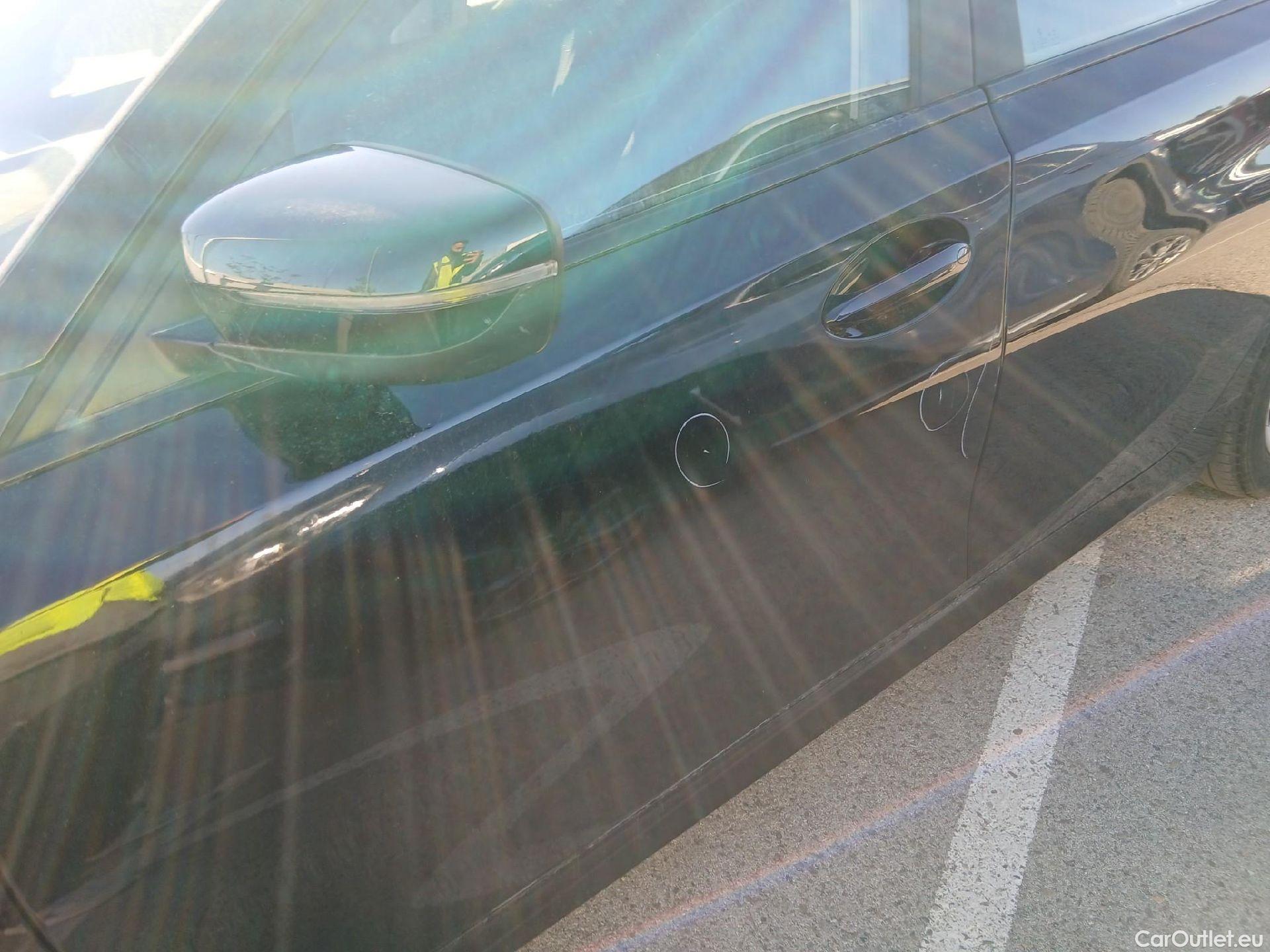  Bmw  Serie 3 BMW  / 2018 / 4P / sedán 318d Auto. #9