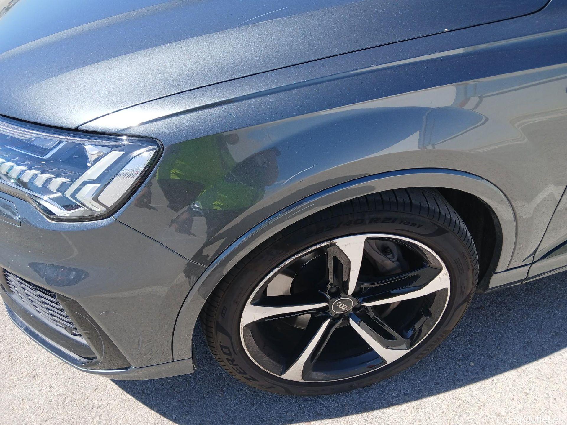  Audi  Q7 AUDI  / 2019 / 5P / todoterreno Black line 55 TFSIe 280kW(381CV) qua tip #23