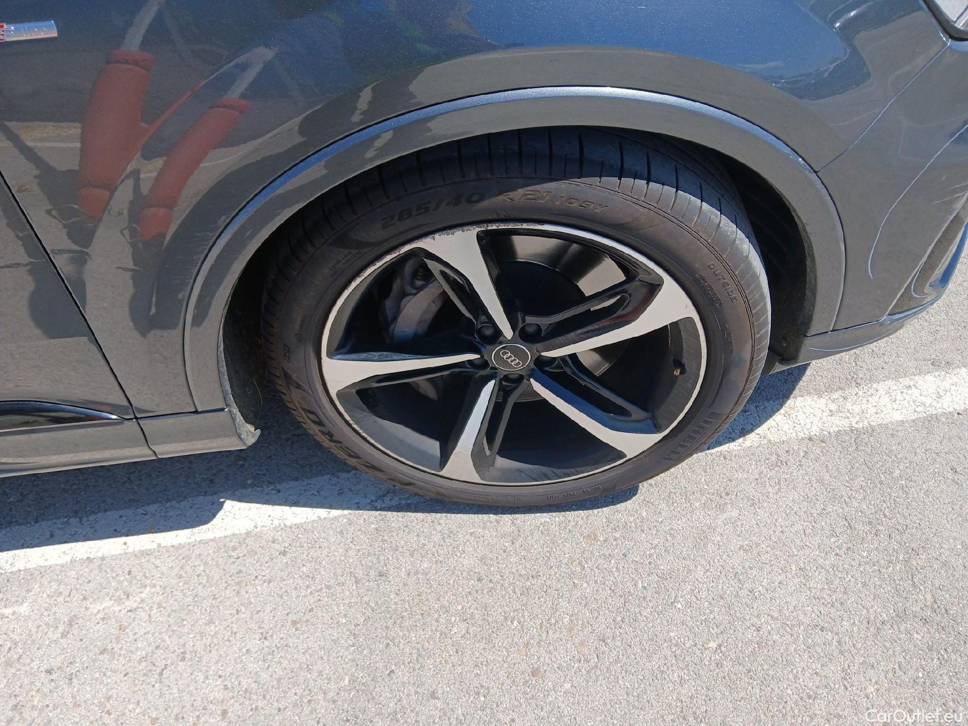  Audi  Q7 AUDI  / 2019 / 5P / todoterreno Black line 55 TFSIe 280kW(381CV) qua tip #53