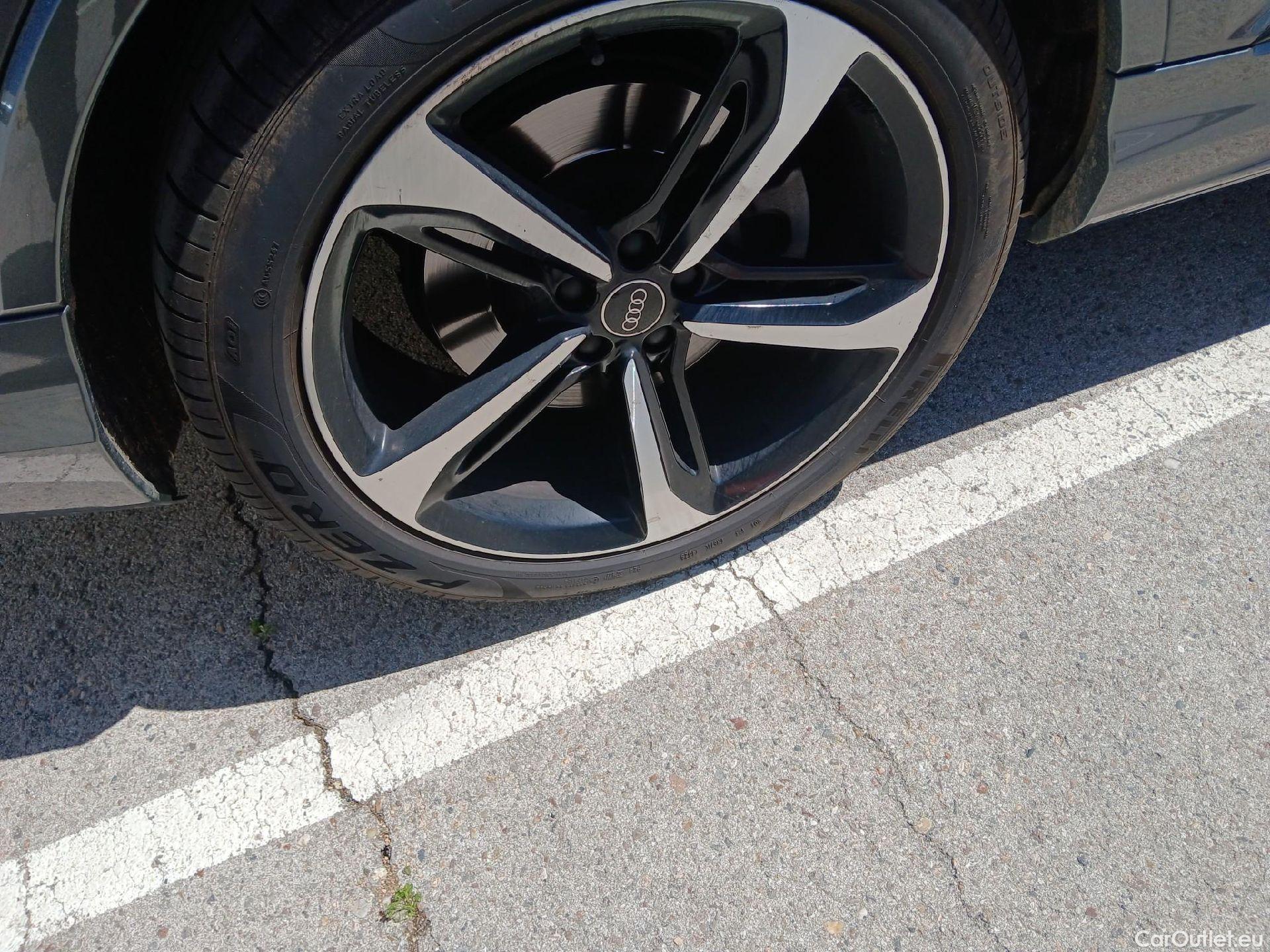  Audi  Q7 AUDI  / 2019 / 5P / todoterreno Black line 55 TFSIe 280kW(381CV) qua tip #50