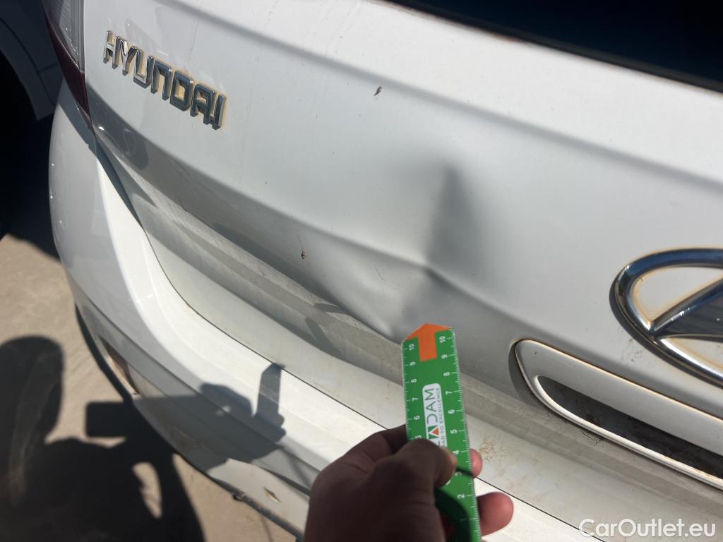  Hyundai  i10 HYUNDAI  / 2020 / 5P / berlina con portón 1.0 Essence #4