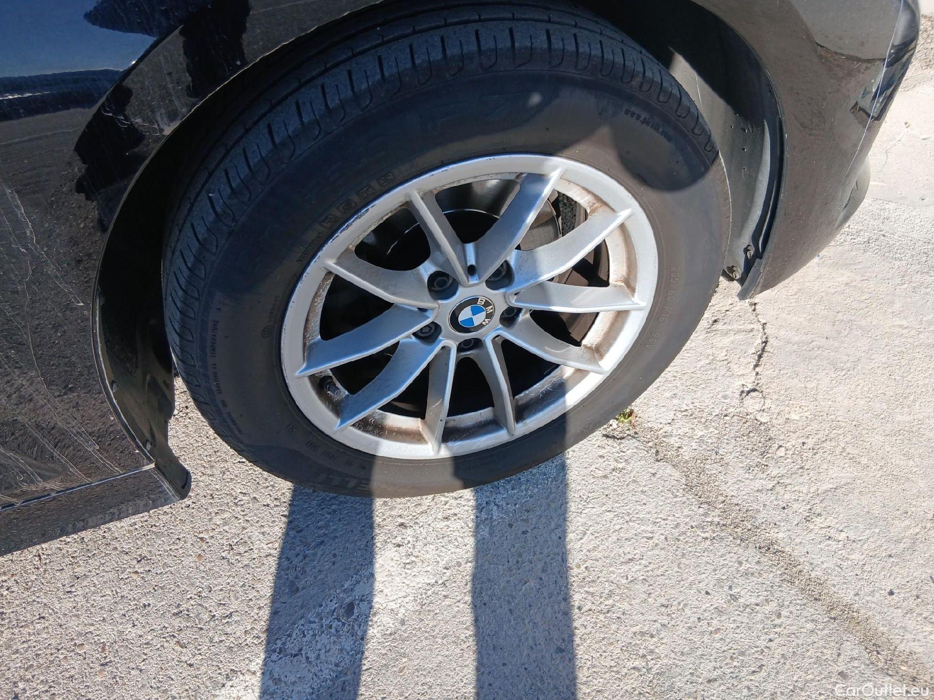  Bmw  Serie 3 BMW  / 2018 / 4P / sedán 318d Auto. #26