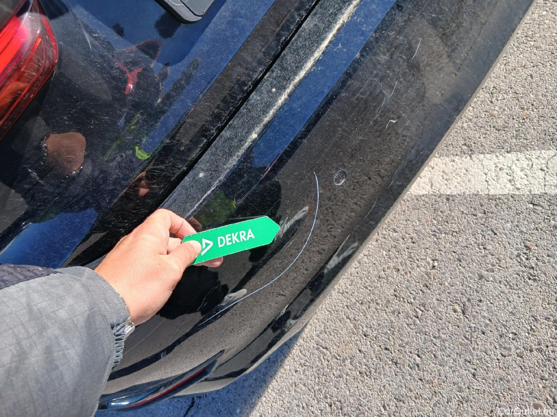  Bmw  Serie 3 BMW  / 2018 / 4P / sedán 318d Auto. #14