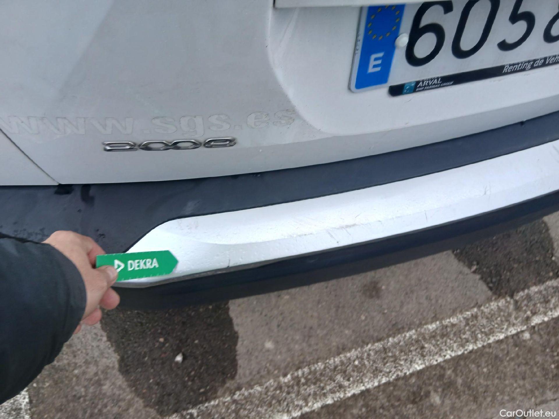  Peugeot  2008 PEUGEOT  / 2019 / 5P / todoterreno Allure BlueHDI 81kW (110CV) #17