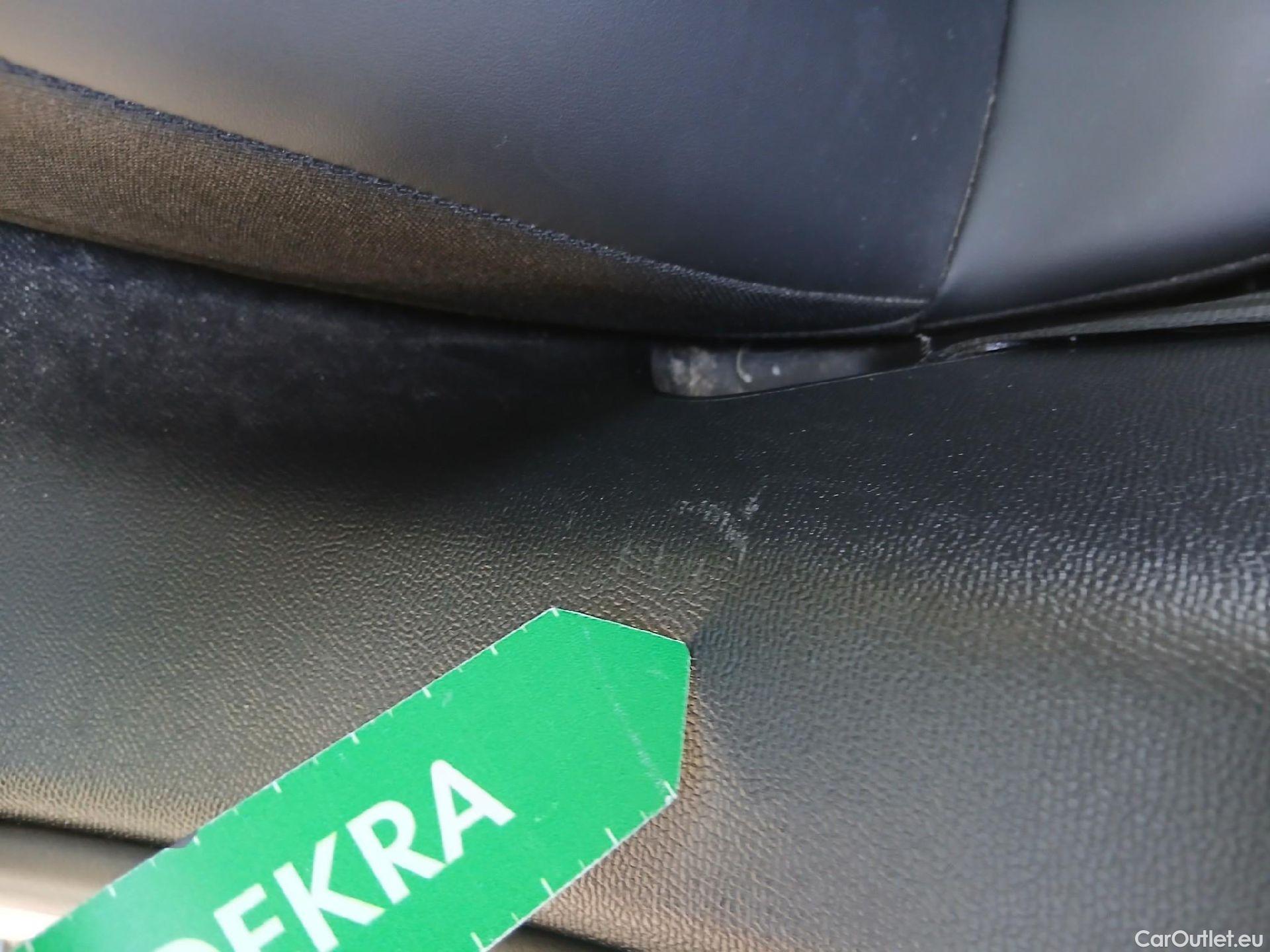  Peugeot  2008 PEUGEOT  / 2019 / 5P / todoterreno Allure BlueHDI 81kW (110CV) #15