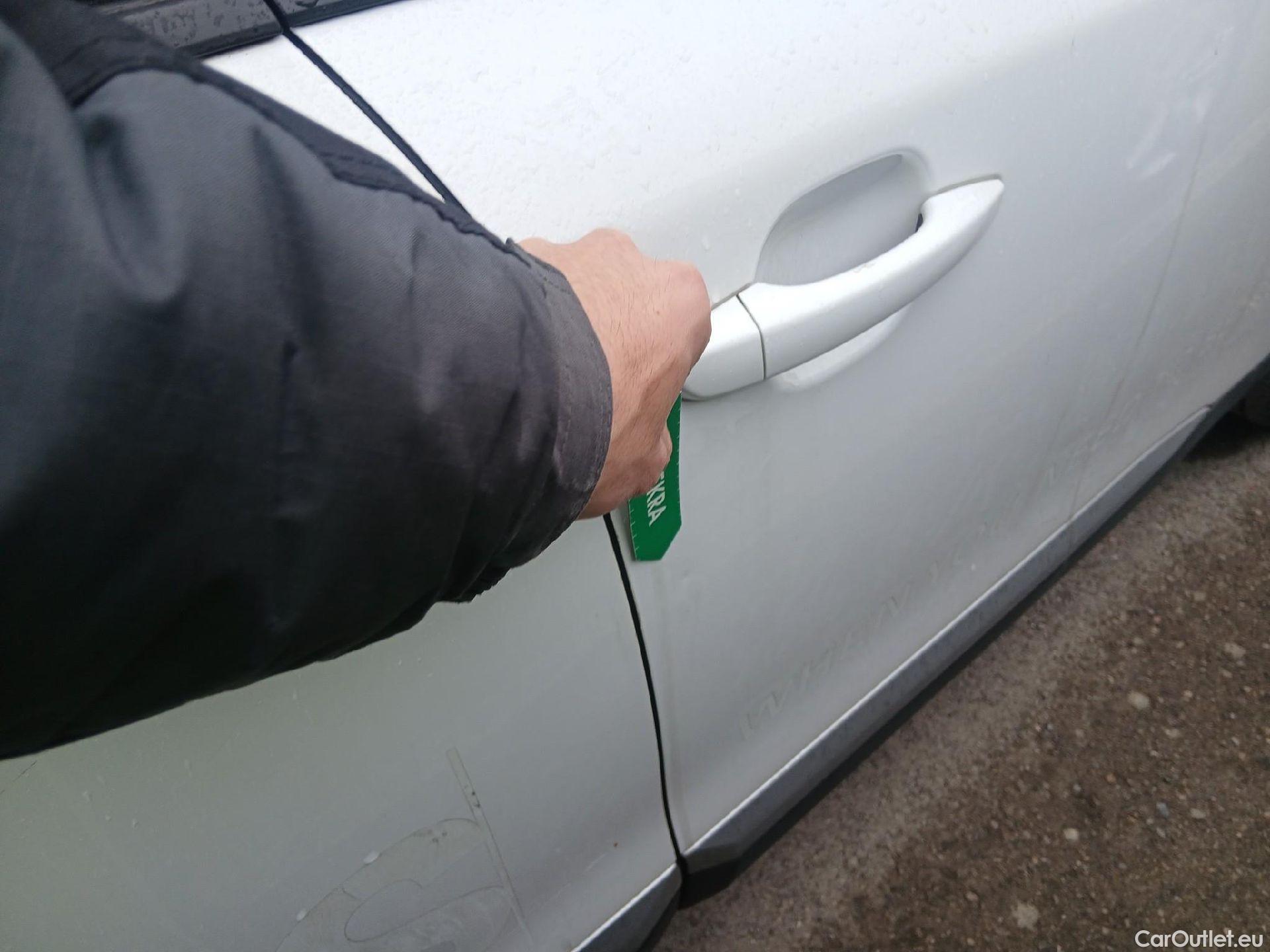  Peugeot  2008 PEUGEOT  / 2019 / 5P / todoterreno Allure BlueHDI 81kW (110CV) #29