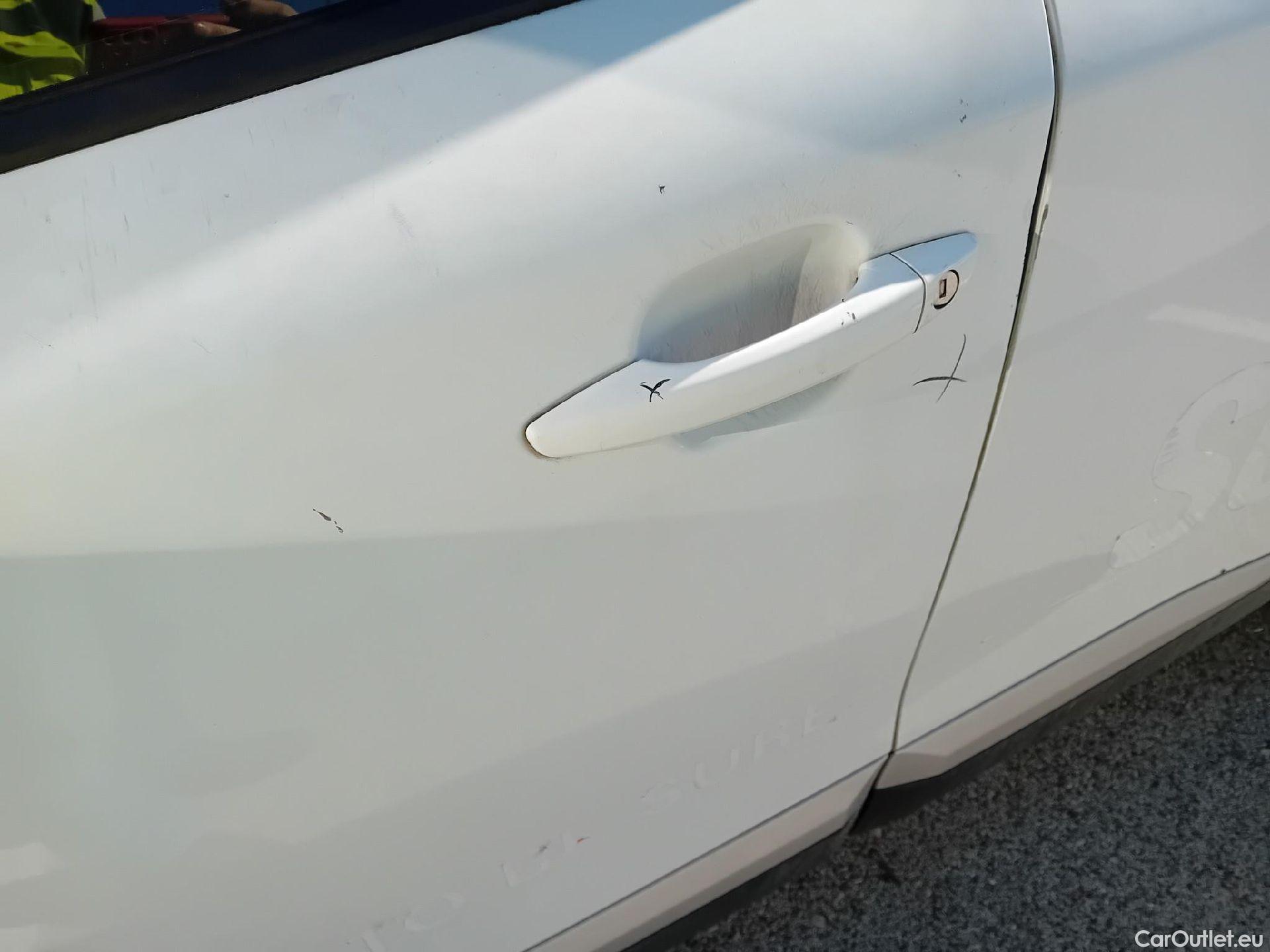  Peugeot  2008 PEUGEOT  / 2019 / 5P / todoterreno Allure BlueHDI 81kW (110CV) #14