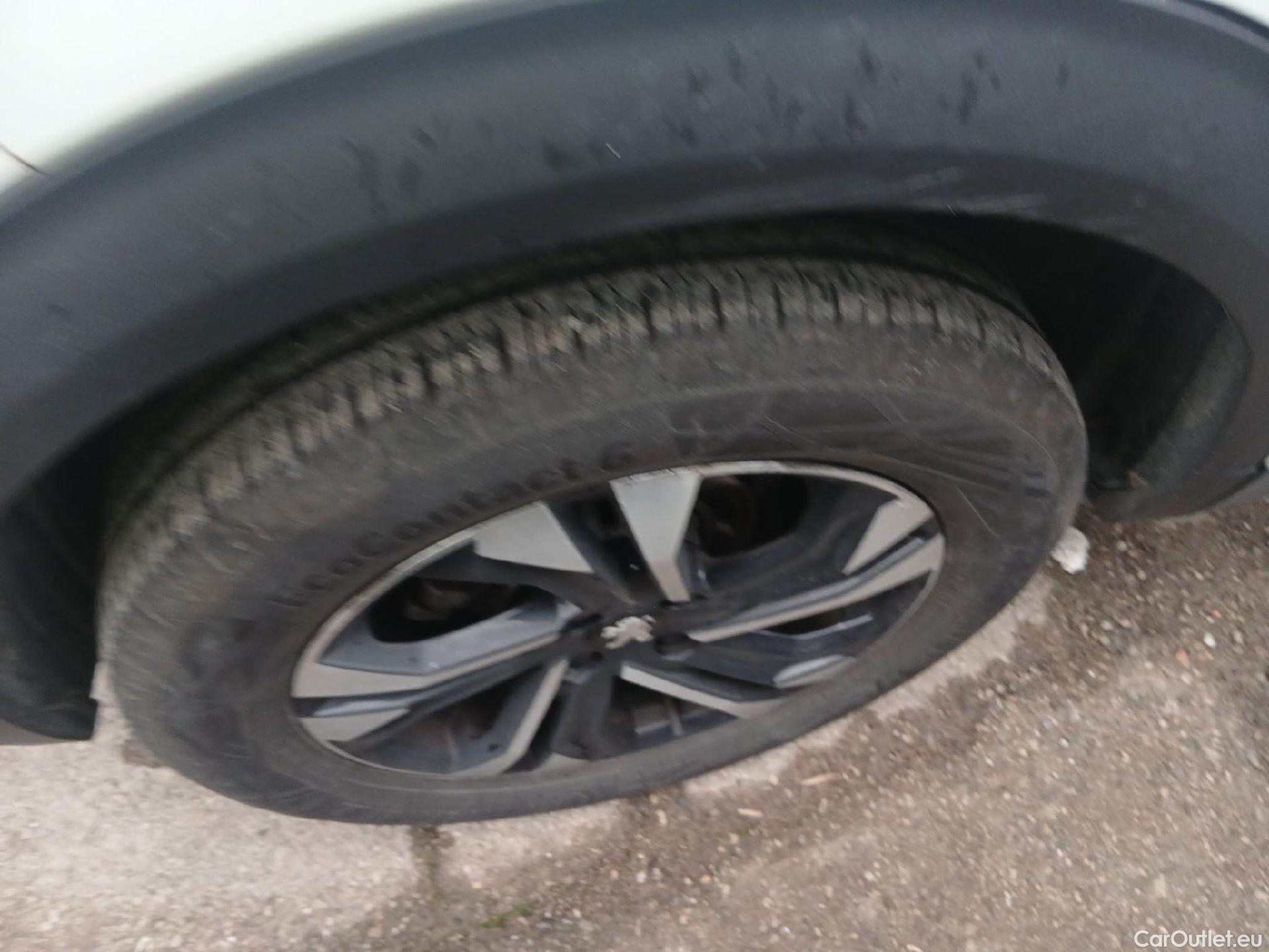  Peugeot  2008 PEUGEOT  / 2019 / 5P / todoterreno Allure BlueHDI 81kW (110CV) #25