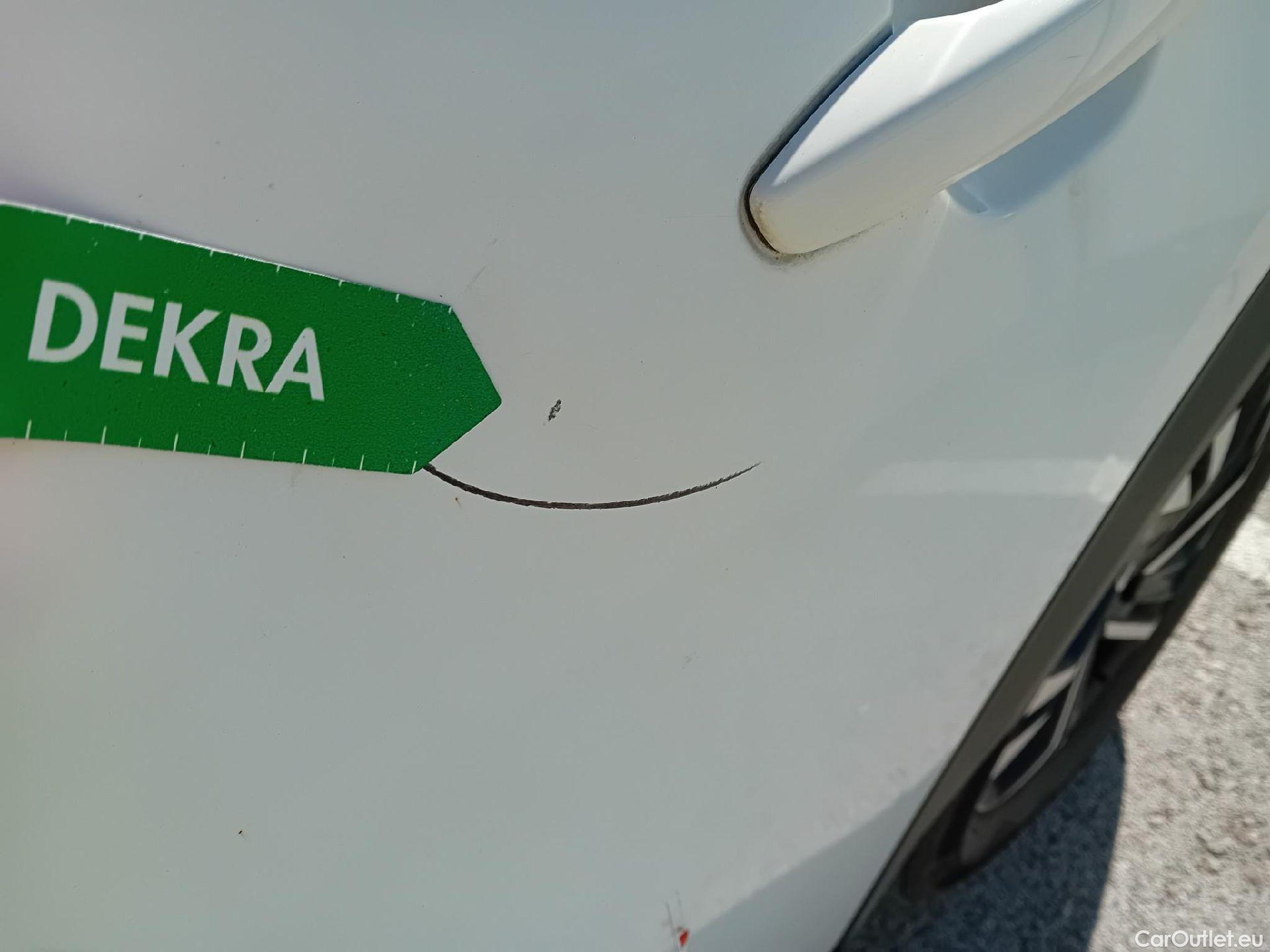  Peugeot  2008 PEUGEOT  / 2019 / 5P / todoterreno Allure BlueHDI 81kW (110CV) #23