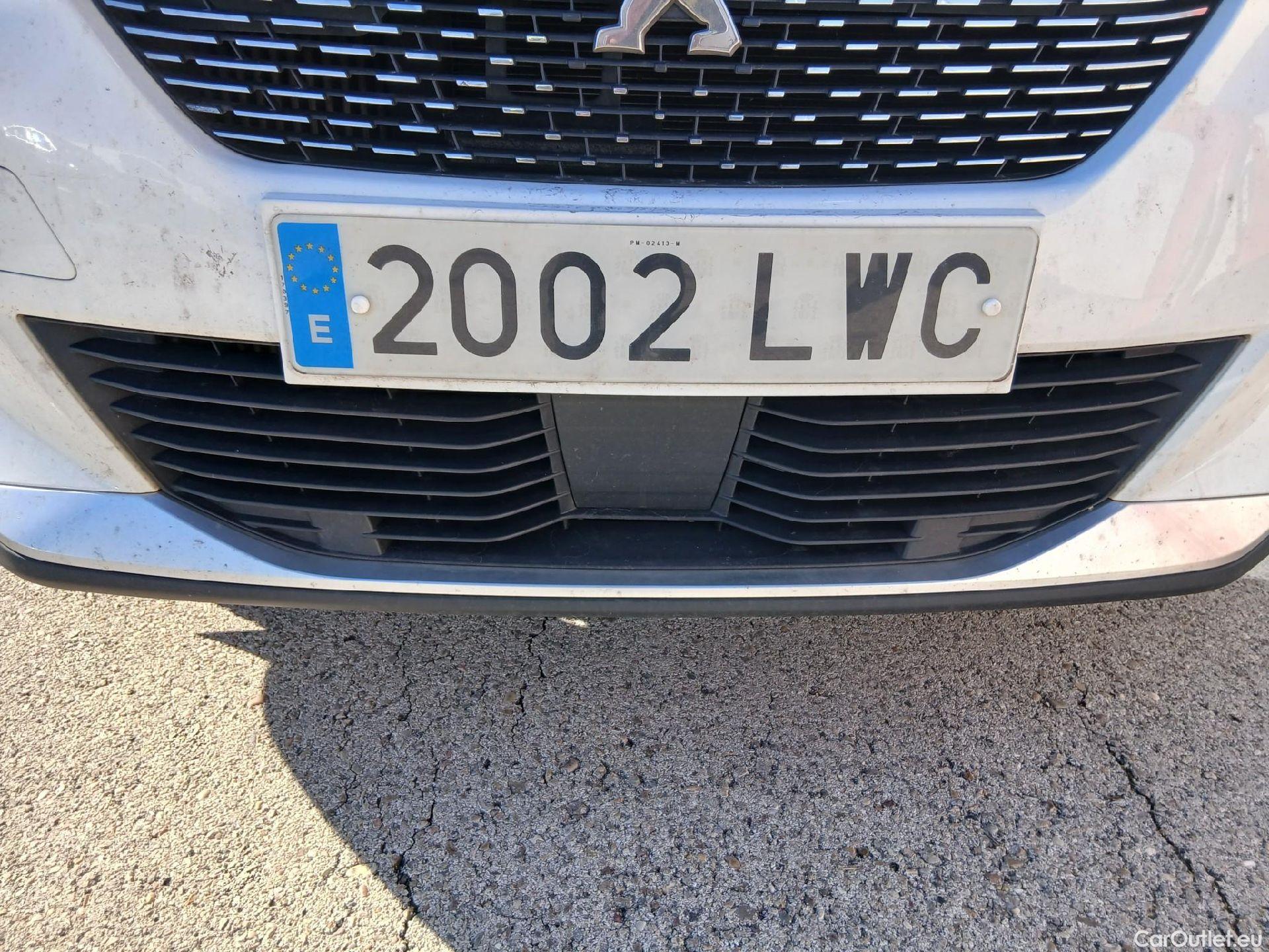  Peugeot  2008 PEUGEOT  / 2019 / 5P / todoterreno Allure BlueHDI 81kW (110CV) #2