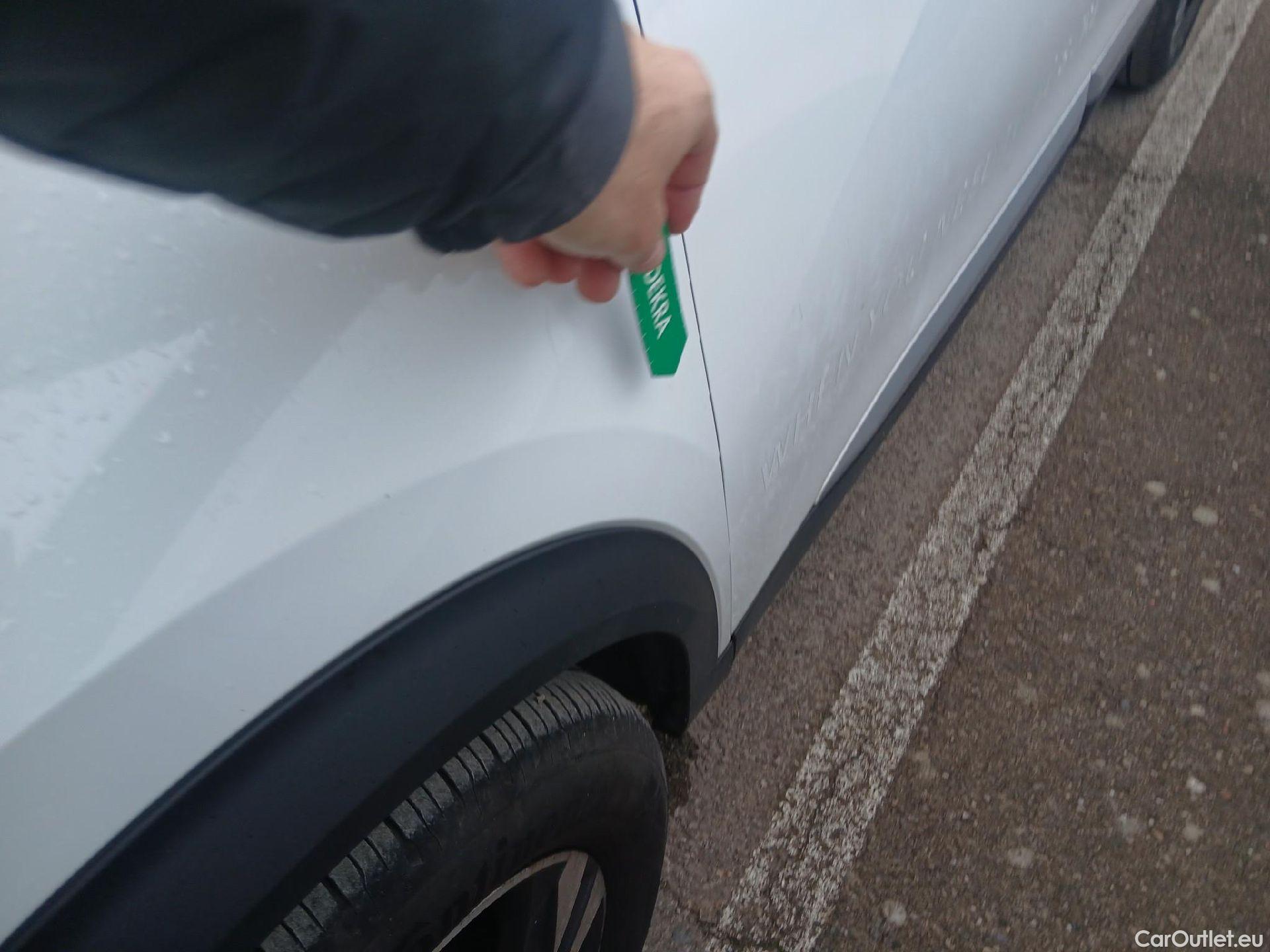  Peugeot  2008 PEUGEOT  / 2019 / 5P / todoterreno Allure BlueHDI 81kW (110CV) #5