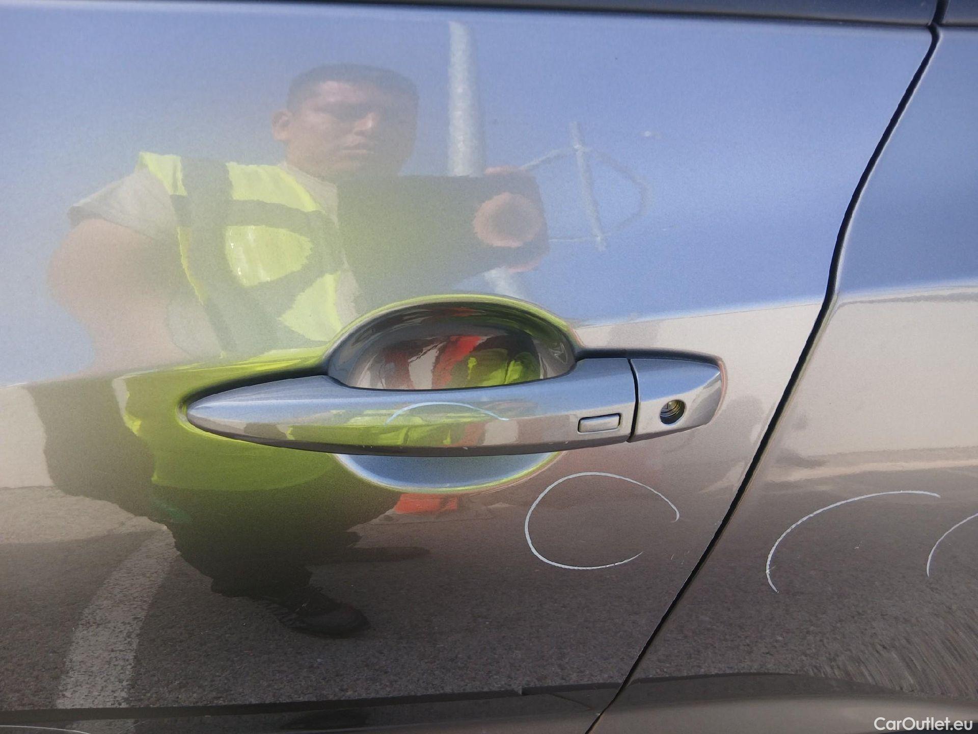  Nissan  Juke NISSAN  / 2019 / 5P / crossover DIG-T 84 kW (114 CV) DCT 7 V N-Connecta (AC2) #26