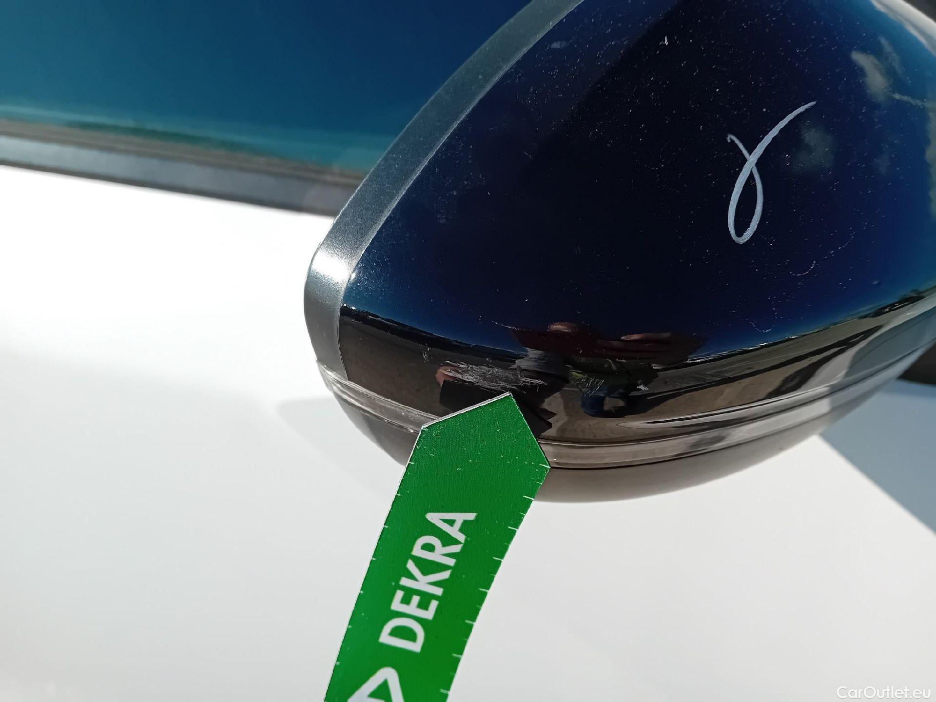  Peugeot  2008 PEUGEOT  / 2019 / 5P / todoterreno Allure BlueHDI 81kW (110CV) #38