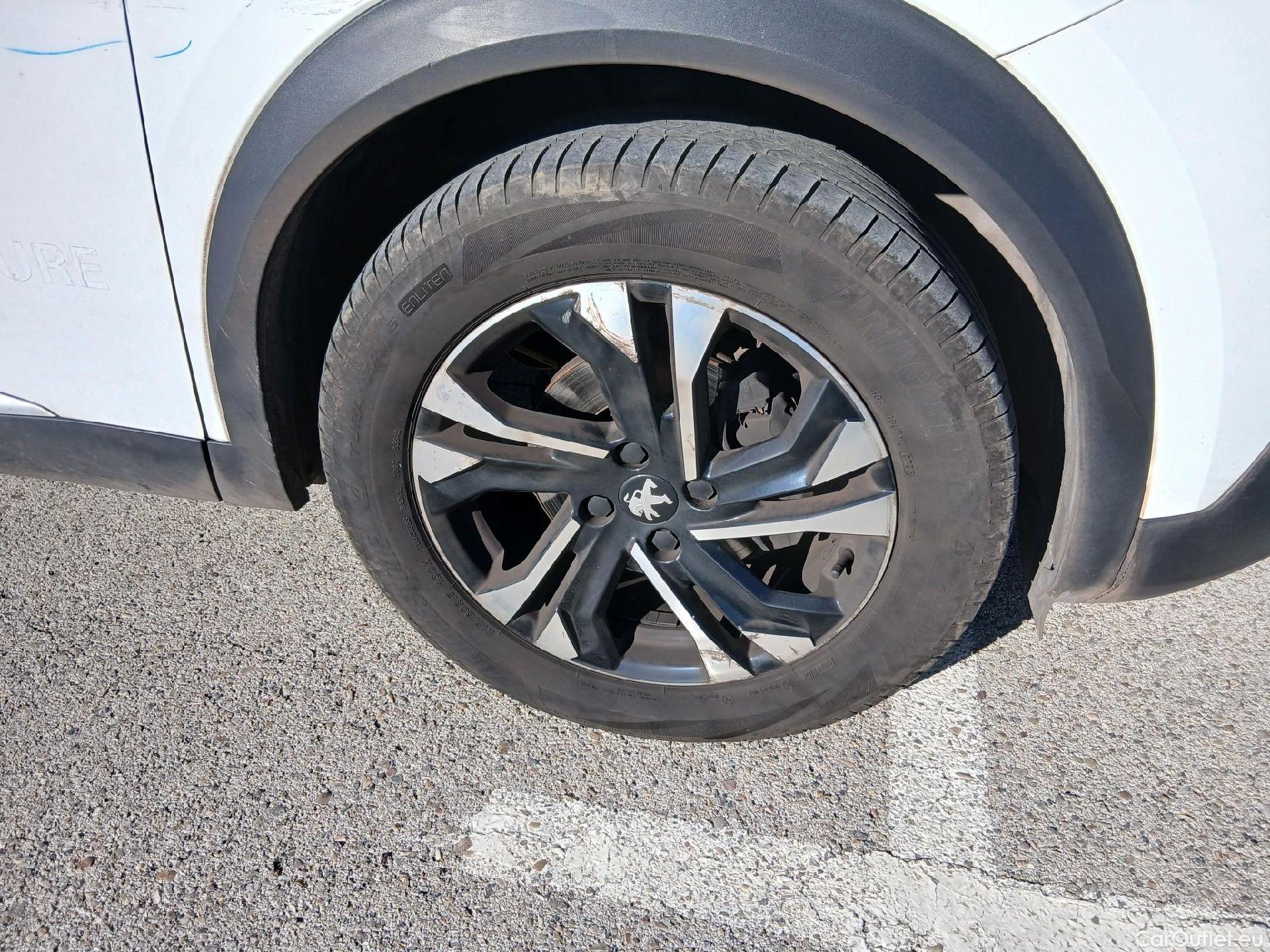  Peugeot  2008 PEUGEOT  / 2019 / 5P / todoterreno Allure BlueHDI 81kW (110CV) #34