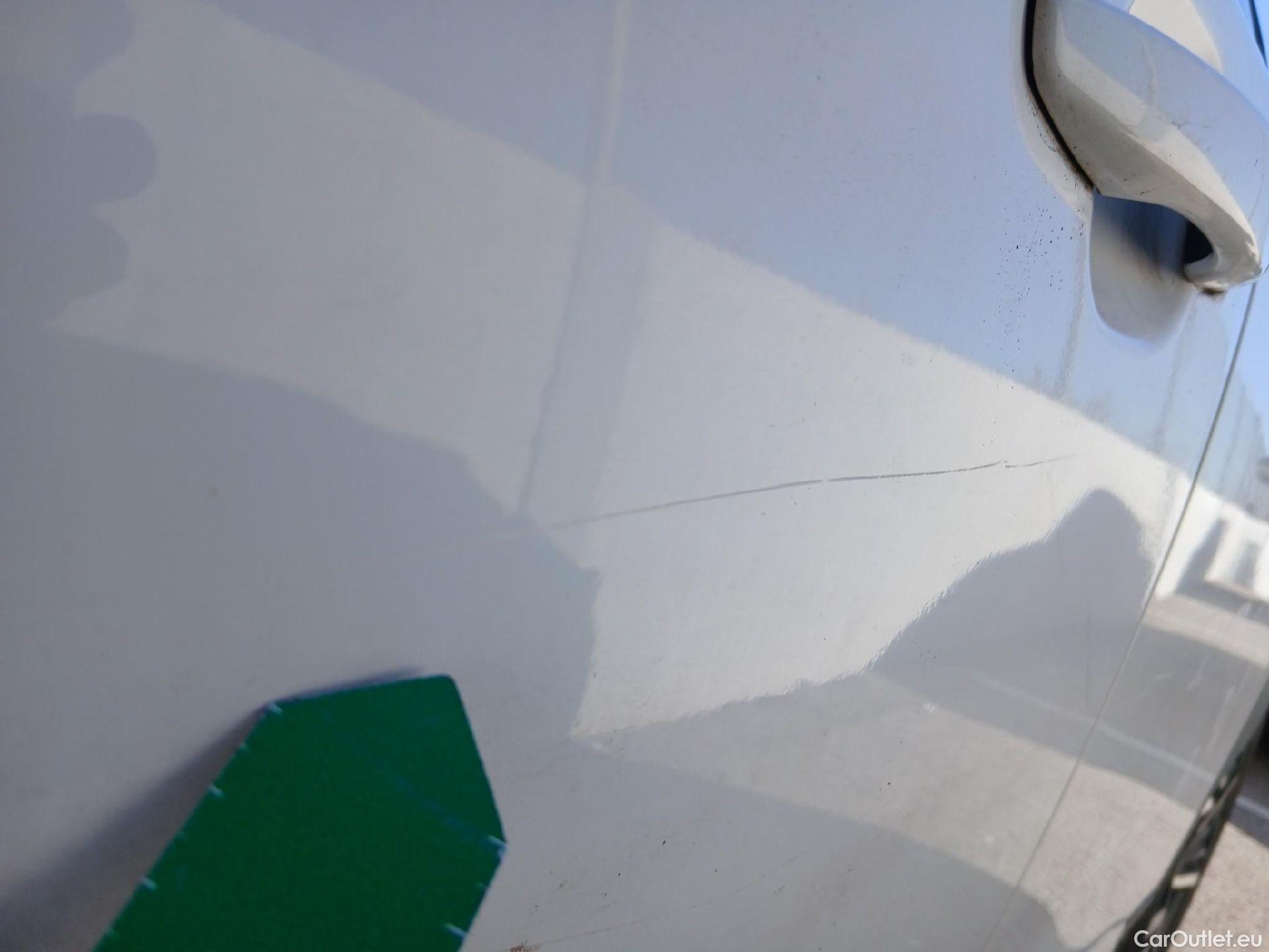  Peugeot  2008 PEUGEOT  / 2019 / 5P / todoterreno Allure BlueHDI 81kW (110CV) #9