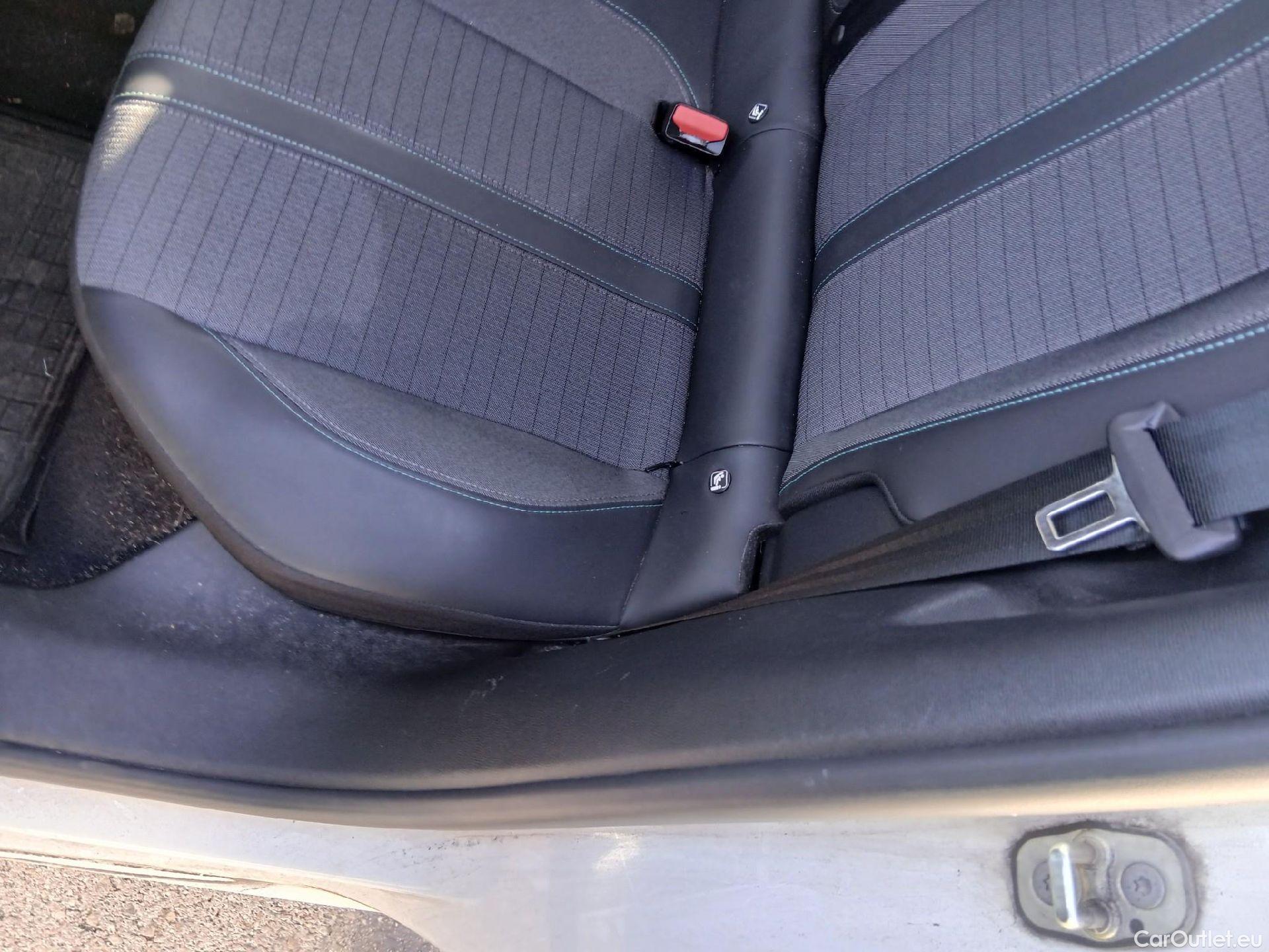  Peugeot  2008 PEUGEOT  / 2019 / 5P / todoterreno Allure BlueHDI 81kW (110CV) #16