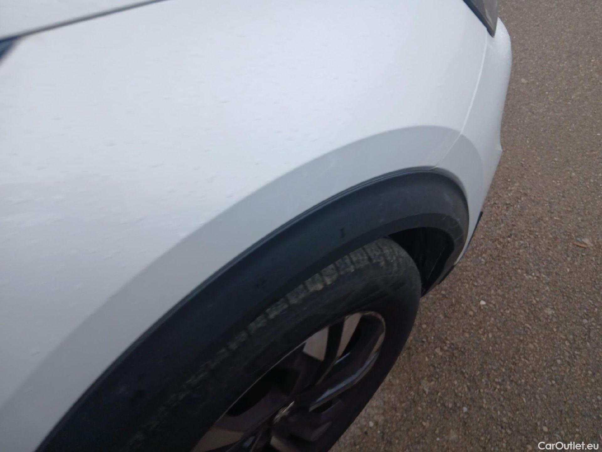  Peugeot  2008 PEUGEOT  / 2019 / 5P / todoterreno Allure BlueHDI 81kW (110CV) #36