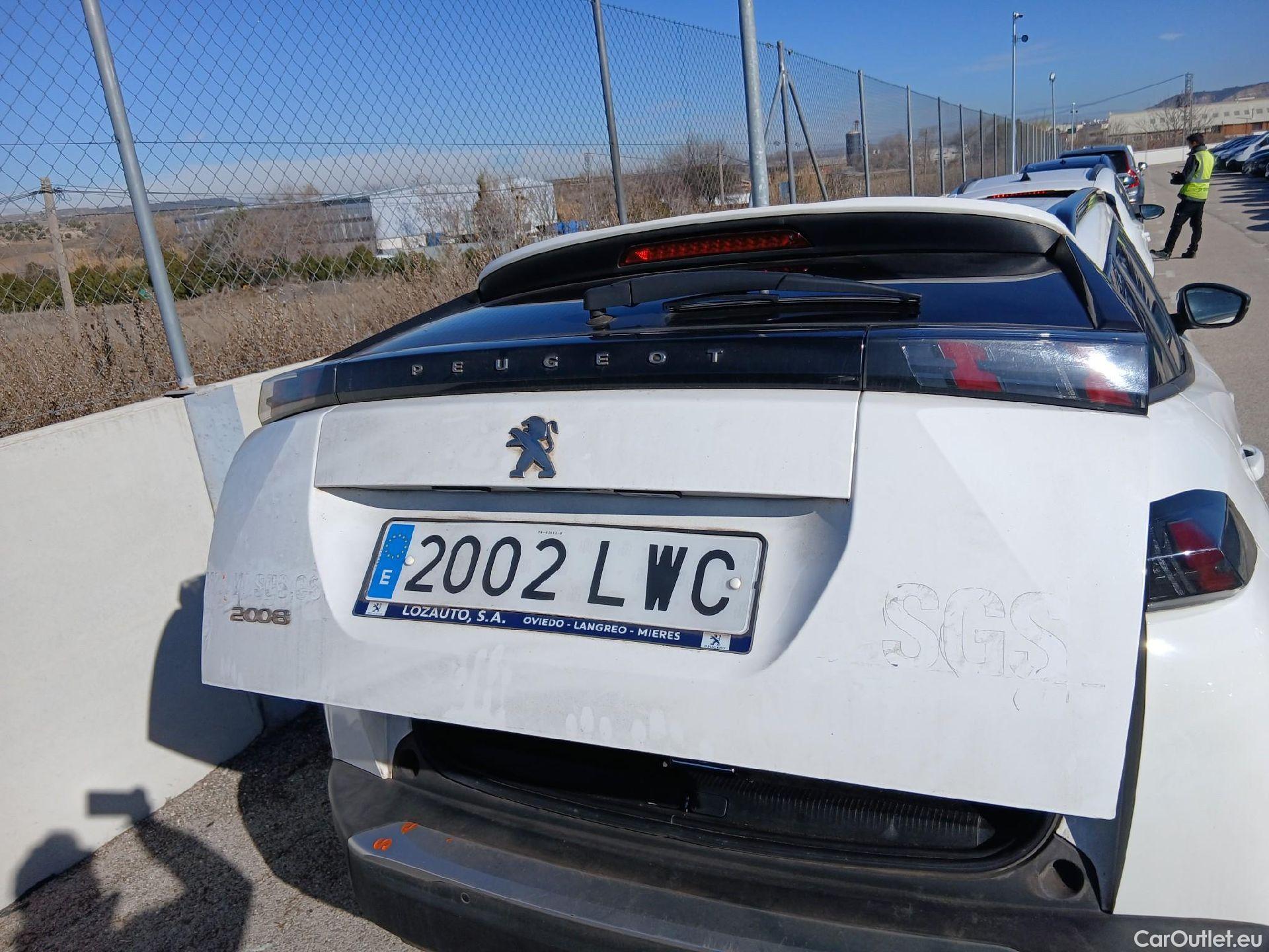  Peugeot  2008 PEUGEOT  / 2019 / 5P / todoterreno Allure BlueHDI 81kW (110CV) #22