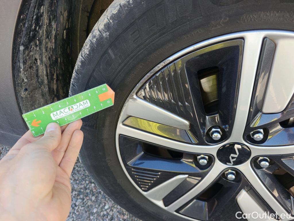  KIA  Niro KIA  / 2019 / 5P / crossover 1.6 GDi HEV 104kW (141CV) Concept #30