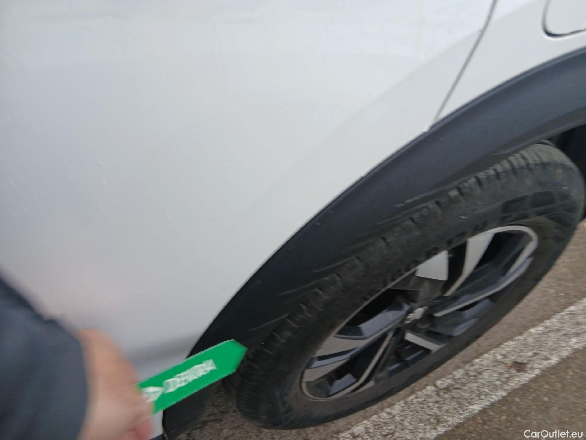  Peugeot  2008 PEUGEOT  / 2019 / 5P / todoterreno Allure BlueHDI 81kW (110CV) #11