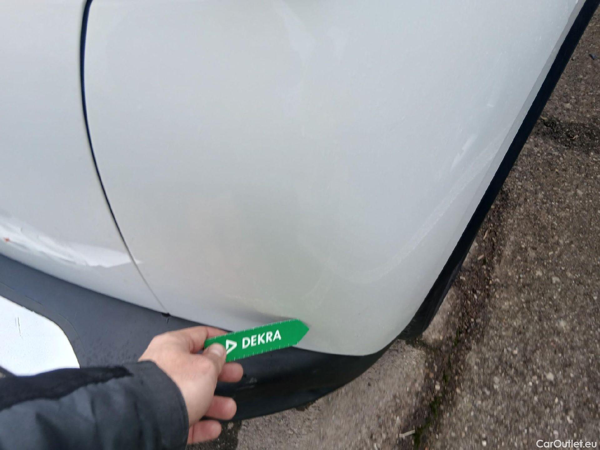  Peugeot  2008 PEUGEOT  / 2019 / 5P / todoterreno Allure BlueHDI 81kW (110CV) #19