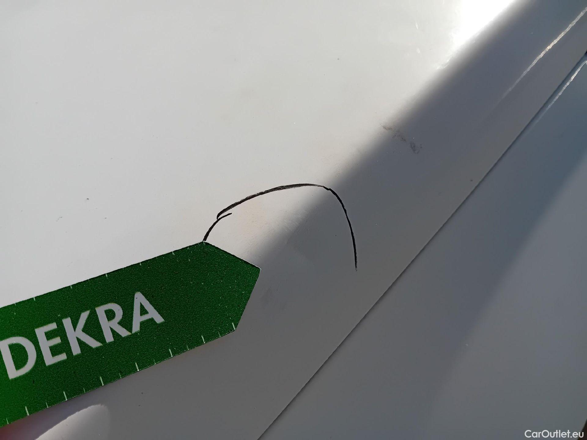  Peugeot  2008 PEUGEOT  / 2019 / 5P / todoterreno Allure BlueHDI 81kW (110CV) #7