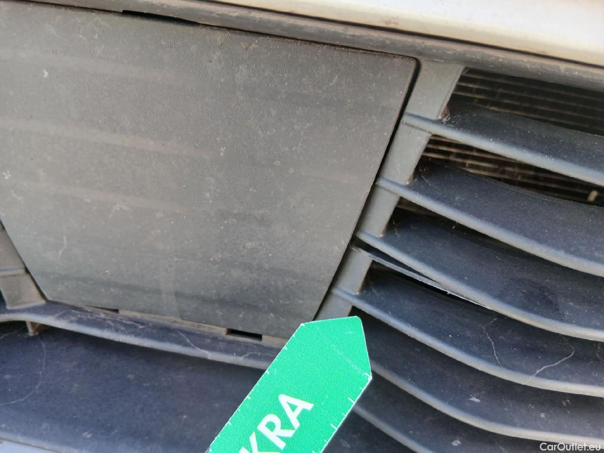  Peugeot  2008 PEUGEOT  / 2019 / 5P / todoterreno Allure BlueHDI 81kW (110CV) #3