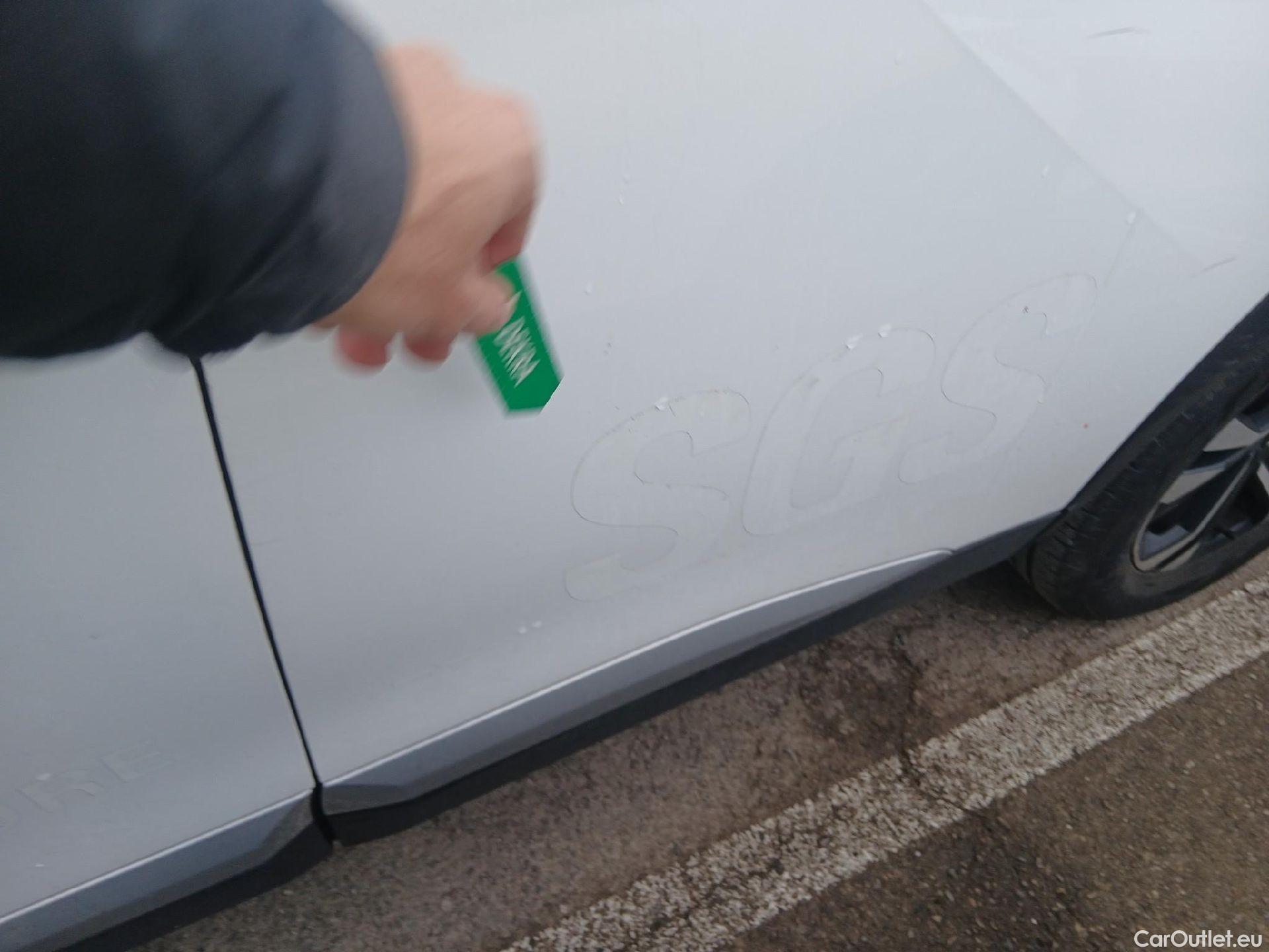  Peugeot  2008 PEUGEOT  / 2019 / 5P / todoterreno Allure BlueHDI 81kW (110CV) #9