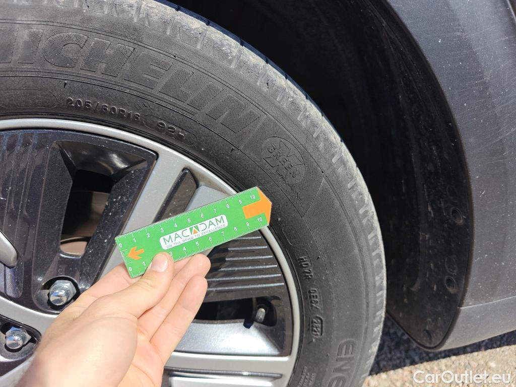  KIA  Niro KIA  / 2019 / 5P / crossover 1.6 GDi HEV 104kW (141CV) Concept #33