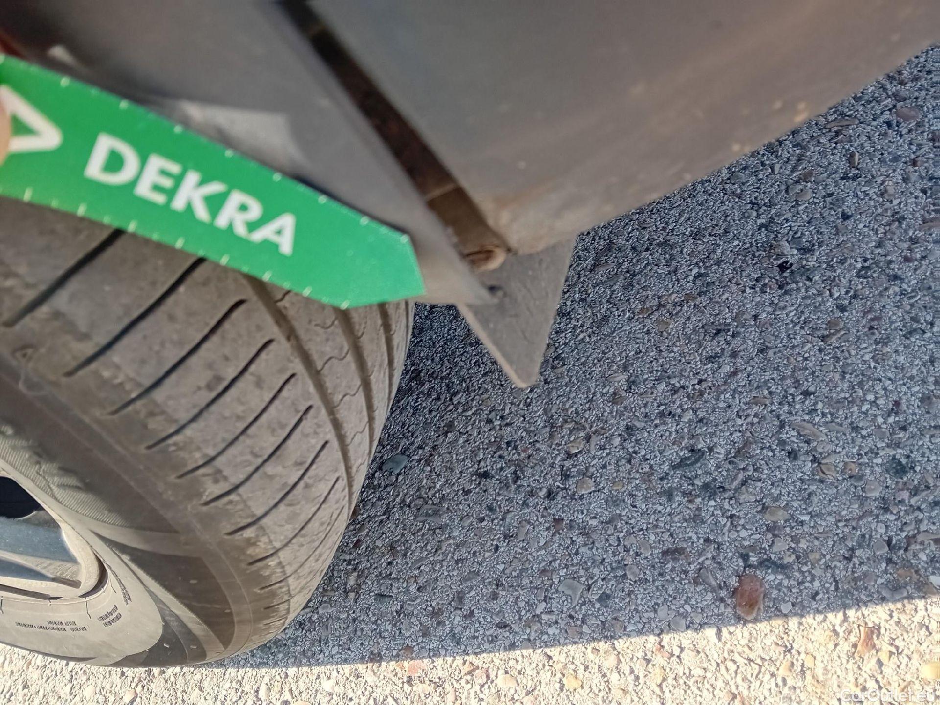  Peugeot  2008 PEUGEOT  / 2019 / 5P / todoterreno Allure BlueHDI 81kW (110CV) #10