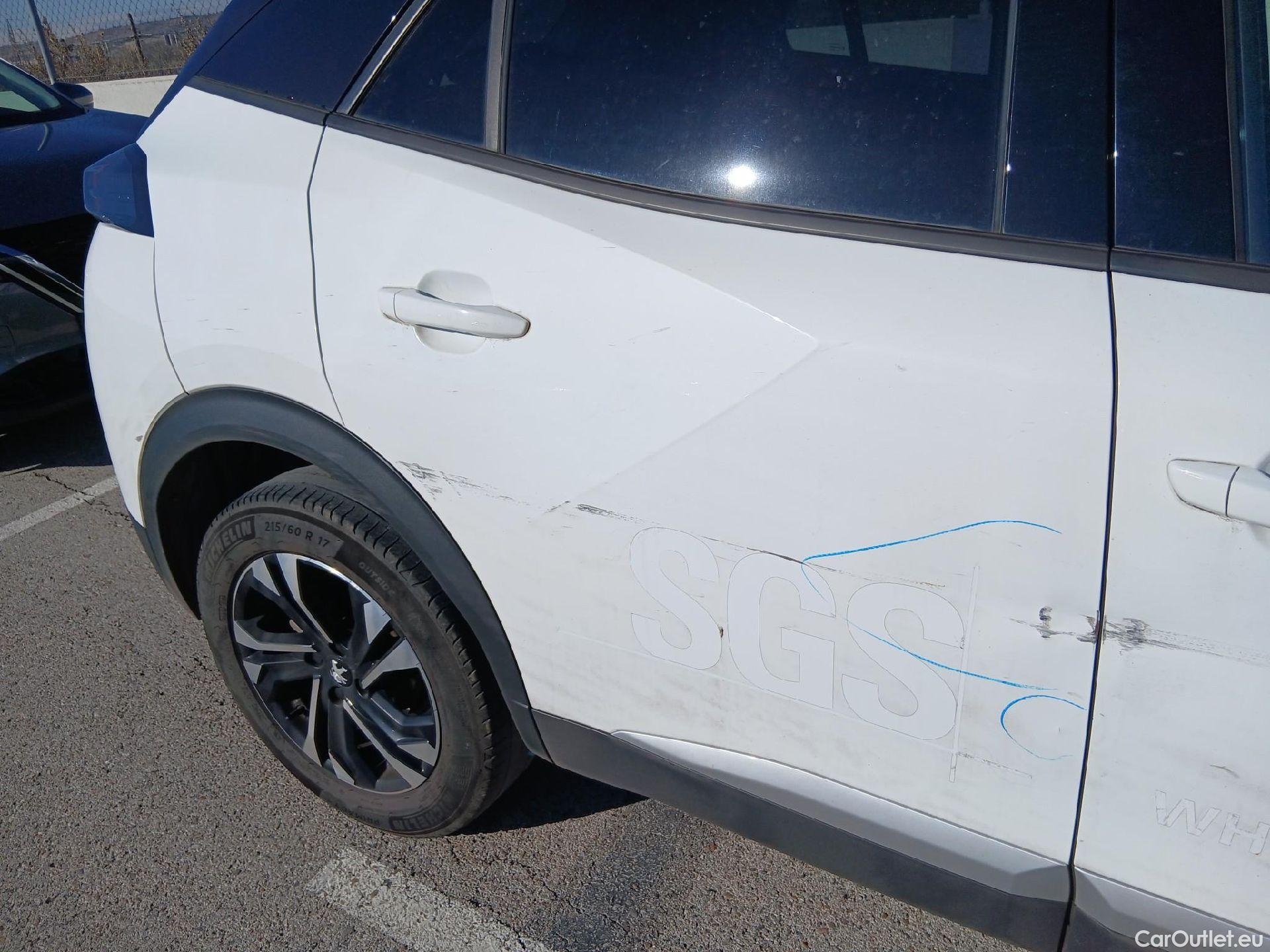  Peugeot  2008 PEUGEOT  / 2019 / 5P / todoterreno Allure BlueHDI 81kW (110CV) #27