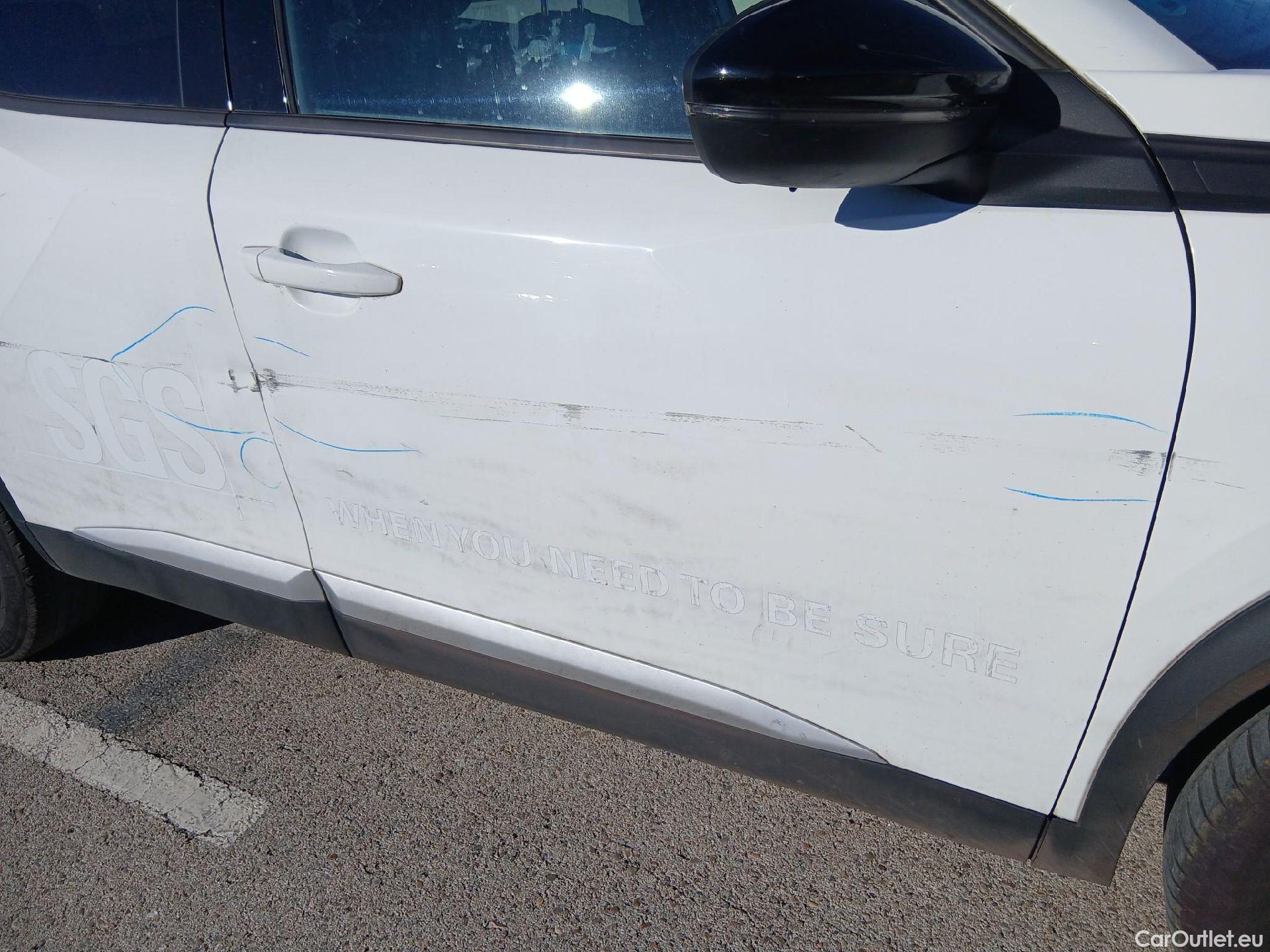  Peugeot  2008 PEUGEOT  / 2019 / 5P / todoterreno Allure BlueHDI 81kW (110CV) #29