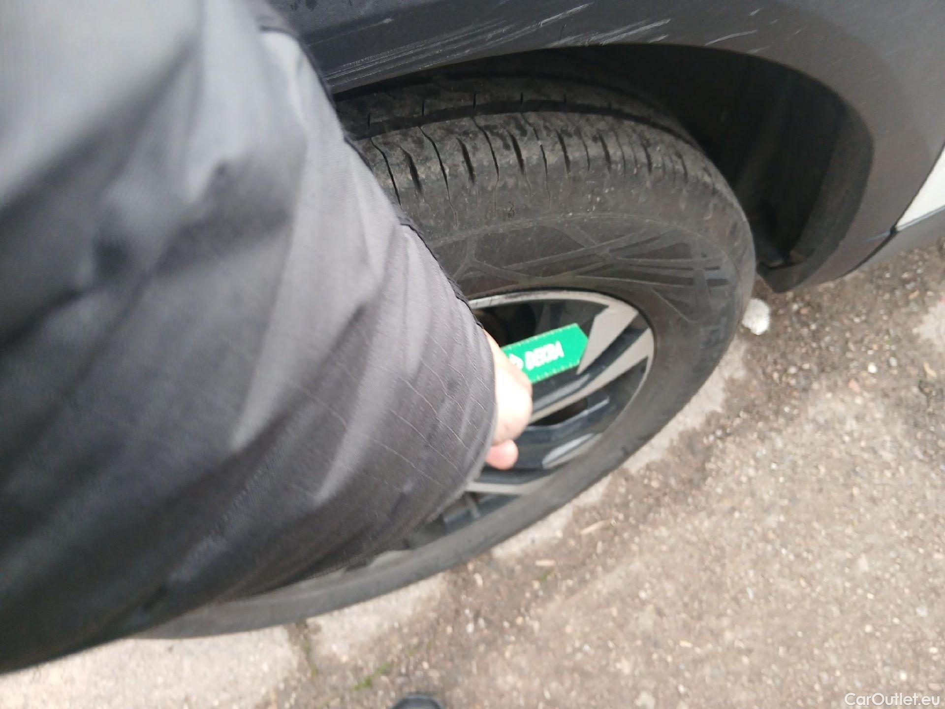  Peugeot  2008 PEUGEOT  / 2019 / 5P / todoterreno Allure BlueHDI 81kW (110CV) #26