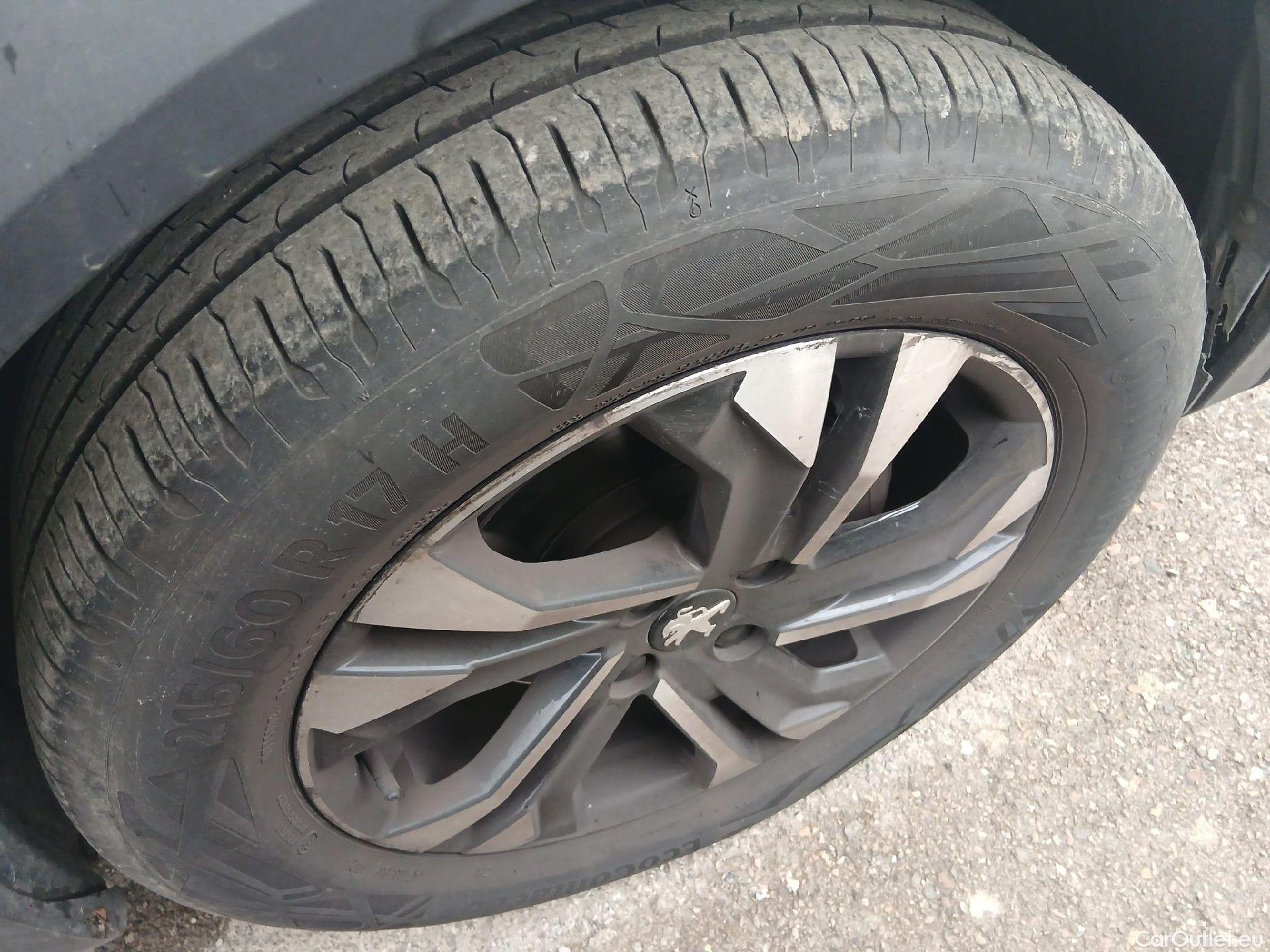  Peugeot  2008 PEUGEOT  / 2019 / 5P / todoterreno Allure BlueHDI 81kW (110CV) #37