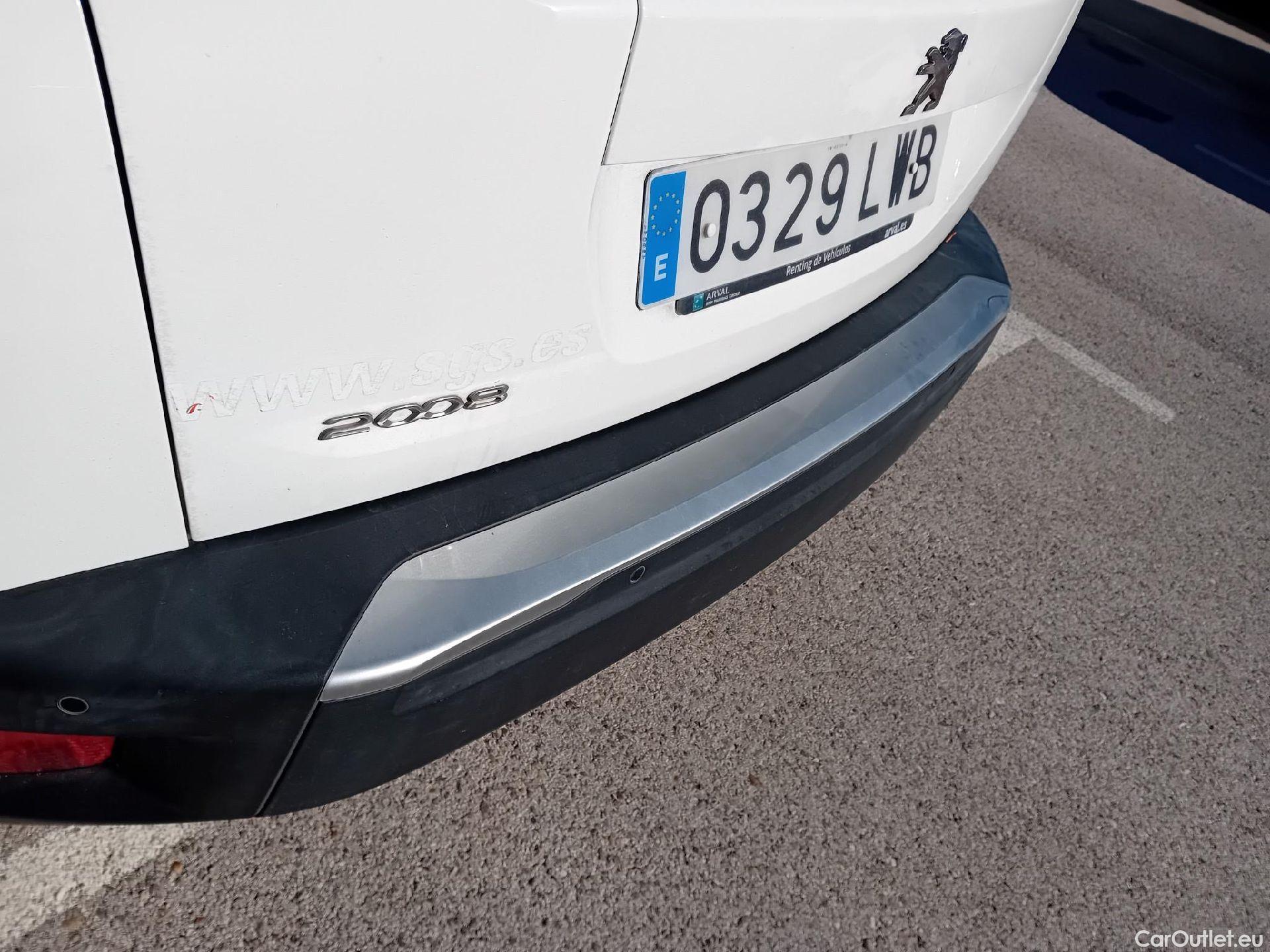  Peugeot  2008 PEUGEOT  / 2019 / 5P / todoterreno Allure BlueHDI 81kW (110CV) #28