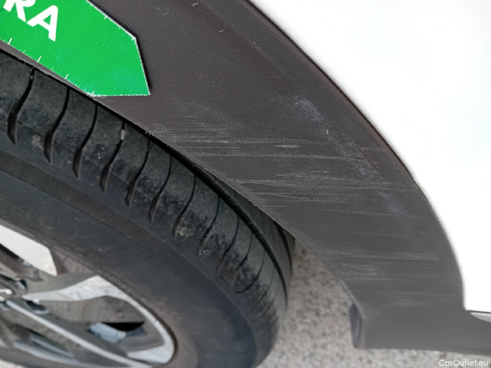  KIA  Sportage KIA  / 2022 / 5P / todoterreno 1.6 T-GDi MHEV 110kW (150CV) Drive 4x2 #16