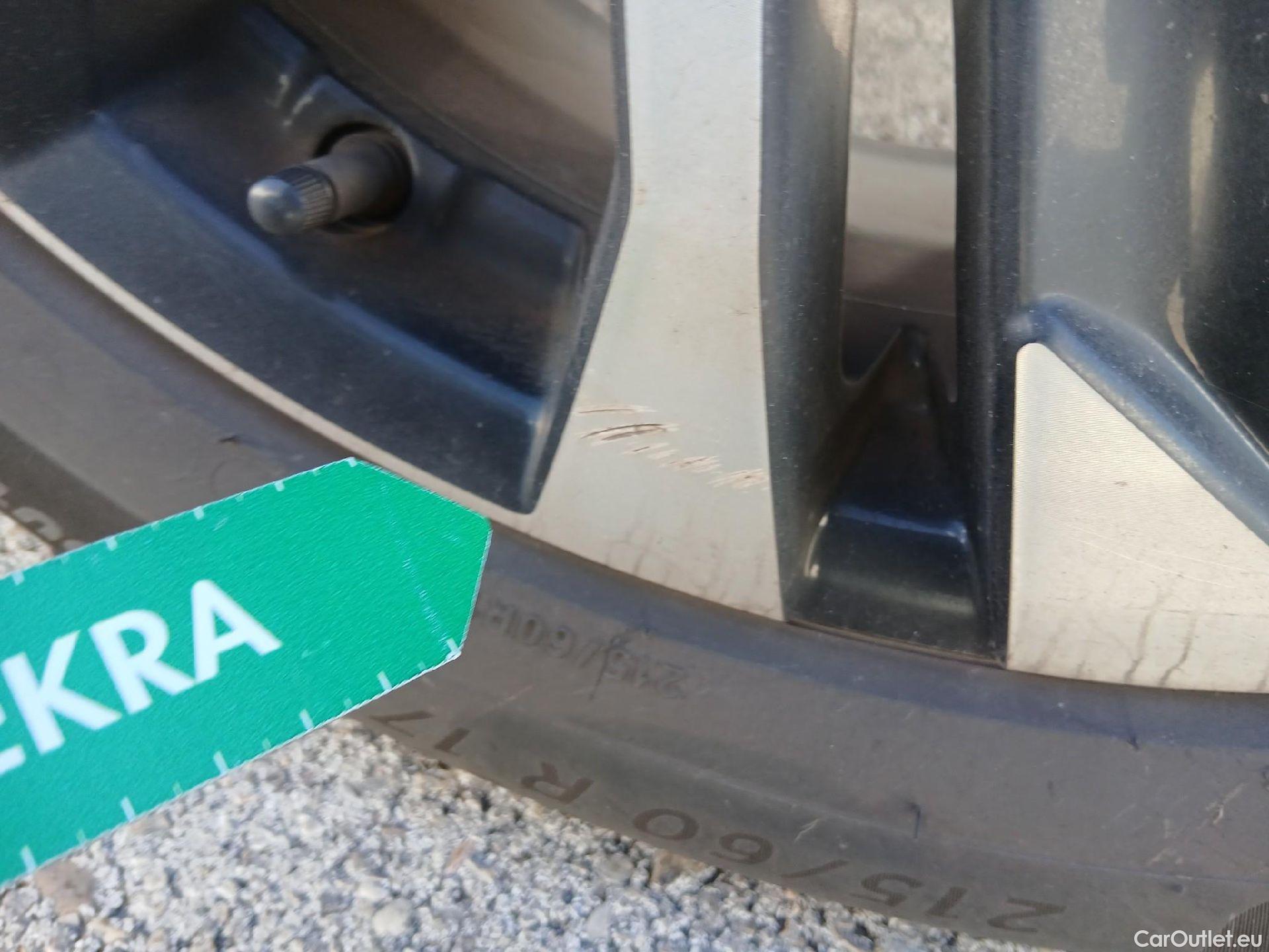  Peugeot  2008 PEUGEOT  / 2019 / 5P / todoterreno Allure BlueHDI 81kW (110CV) #13