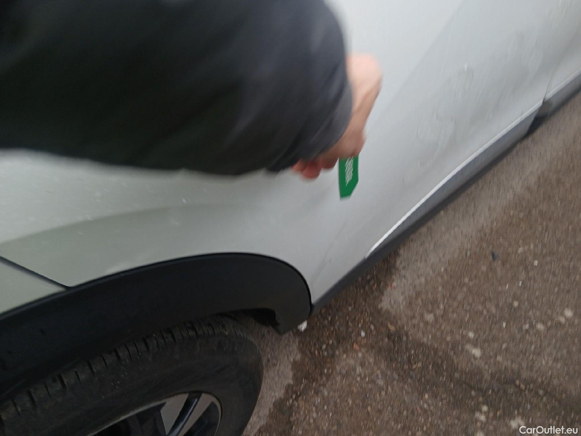  Peugeot  2008 PEUGEOT  / 2019 / 5P / todoterreno Allure BlueHDI 81kW (110CV) #28