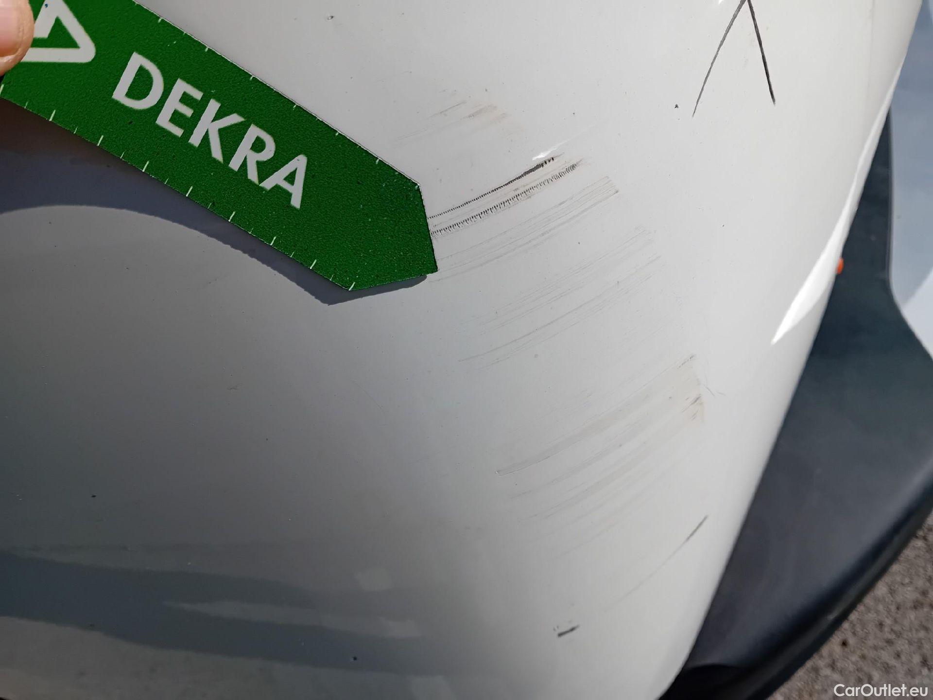  Peugeot  2008 PEUGEOT  / 2019 / 5P / todoterreno Allure BlueHDI 81kW (110CV) #24