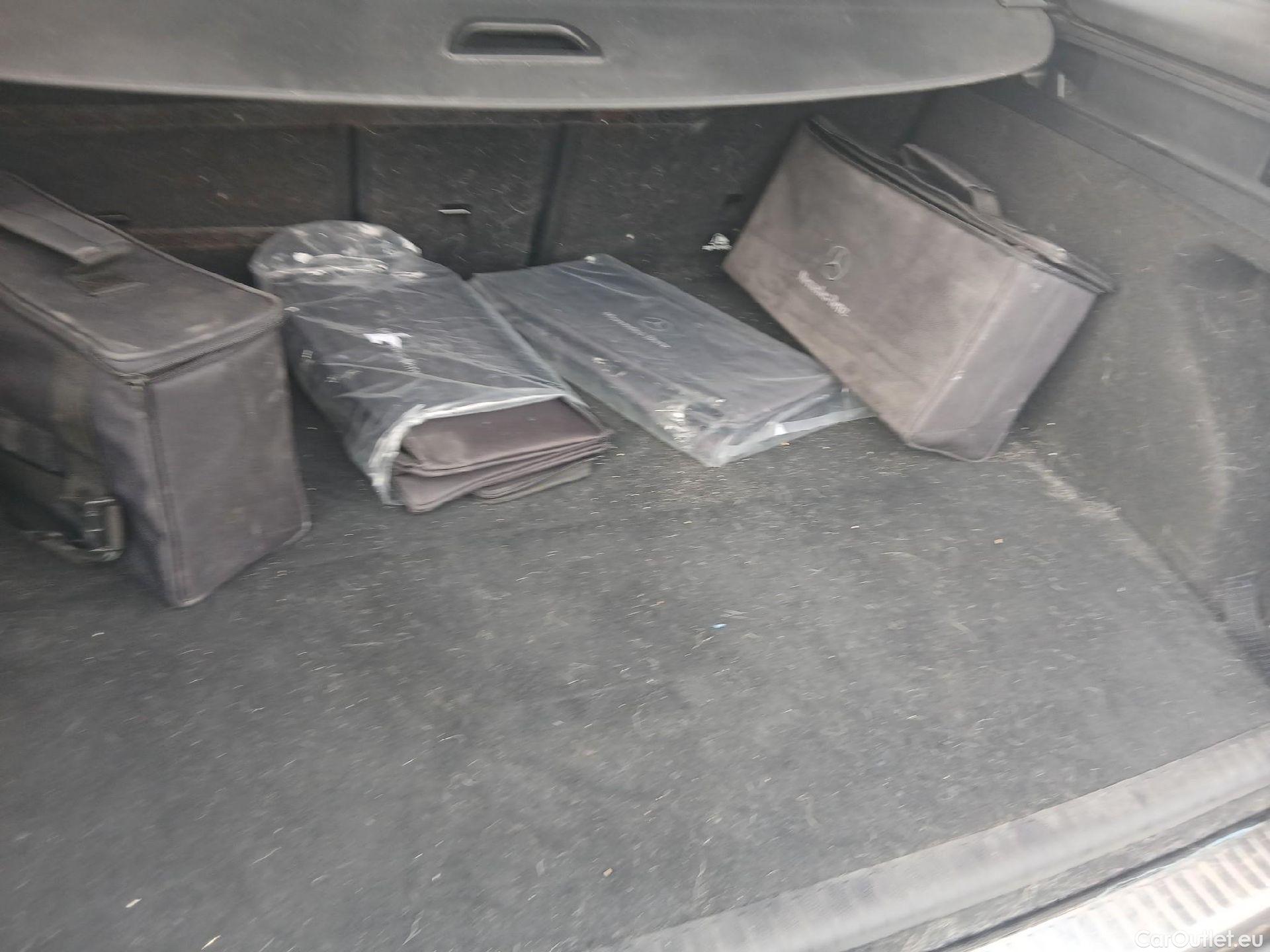  Mercedes  G-Klasee MERCEDES-BENZ Clase GLC 300 e 4MATIC 320 CV  #2