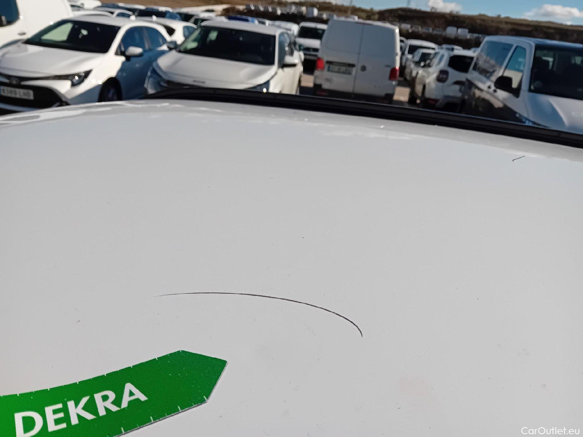  Peugeot  2008 PEUGEOT  / 2019 / 5P / todoterreno Allure BlueHDI 81kW (110CV) #16