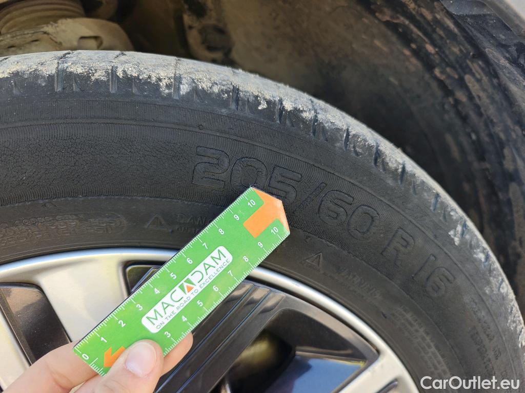  KIA  Niro KIA  / 2019 / 5P / crossover 1.6 GDi HEV 104kW (141CV) Concept #36