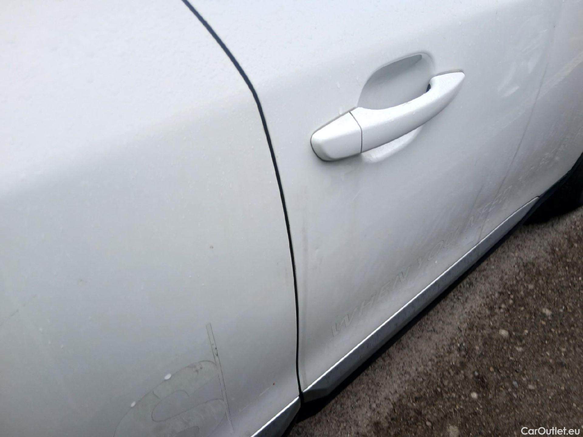  Peugeot  2008 PEUGEOT  / 2019 / 5P / todoterreno Allure BlueHDI 81kW (110CV) #30