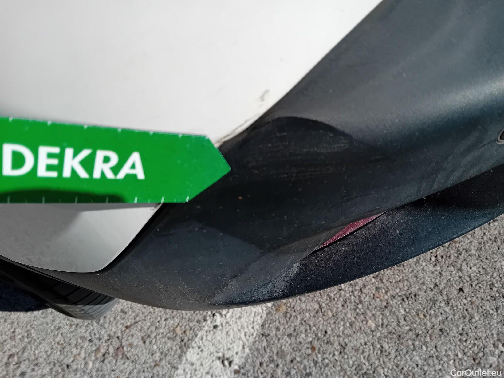  Peugeot  2008 PEUGEOT  / 2019 / 5P / todoterreno Allure BlueHDI 81kW (110CV) #27